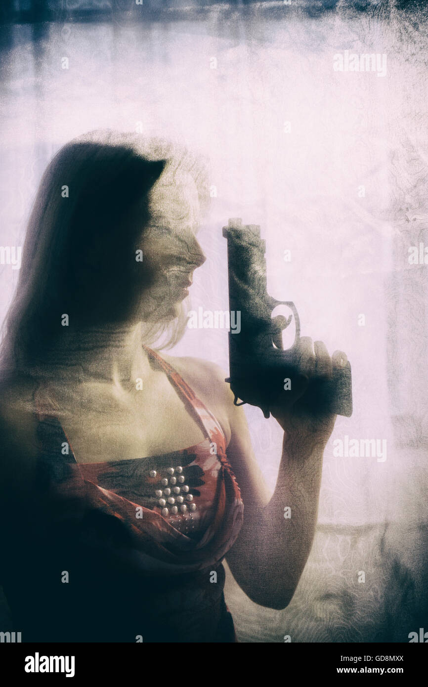 Frau mit einer Pistole Stockfoto