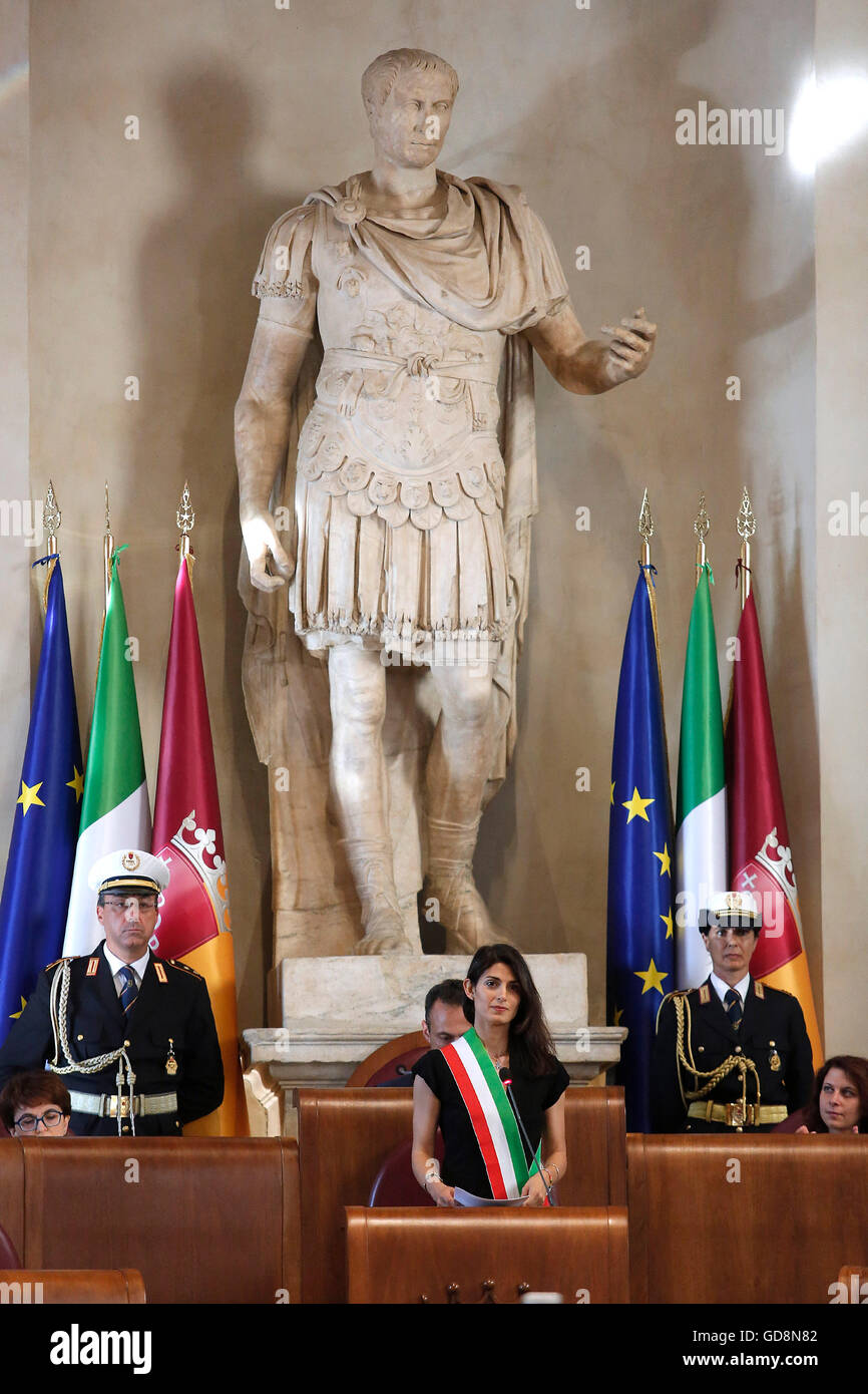 Virginia Raggi Rom 7. Juli 2016. Campidoglio, erste Sitzung der Kapitolinischen Versammlung mit den neuen Bürgermeister von Rom Foto Samant Stockfoto