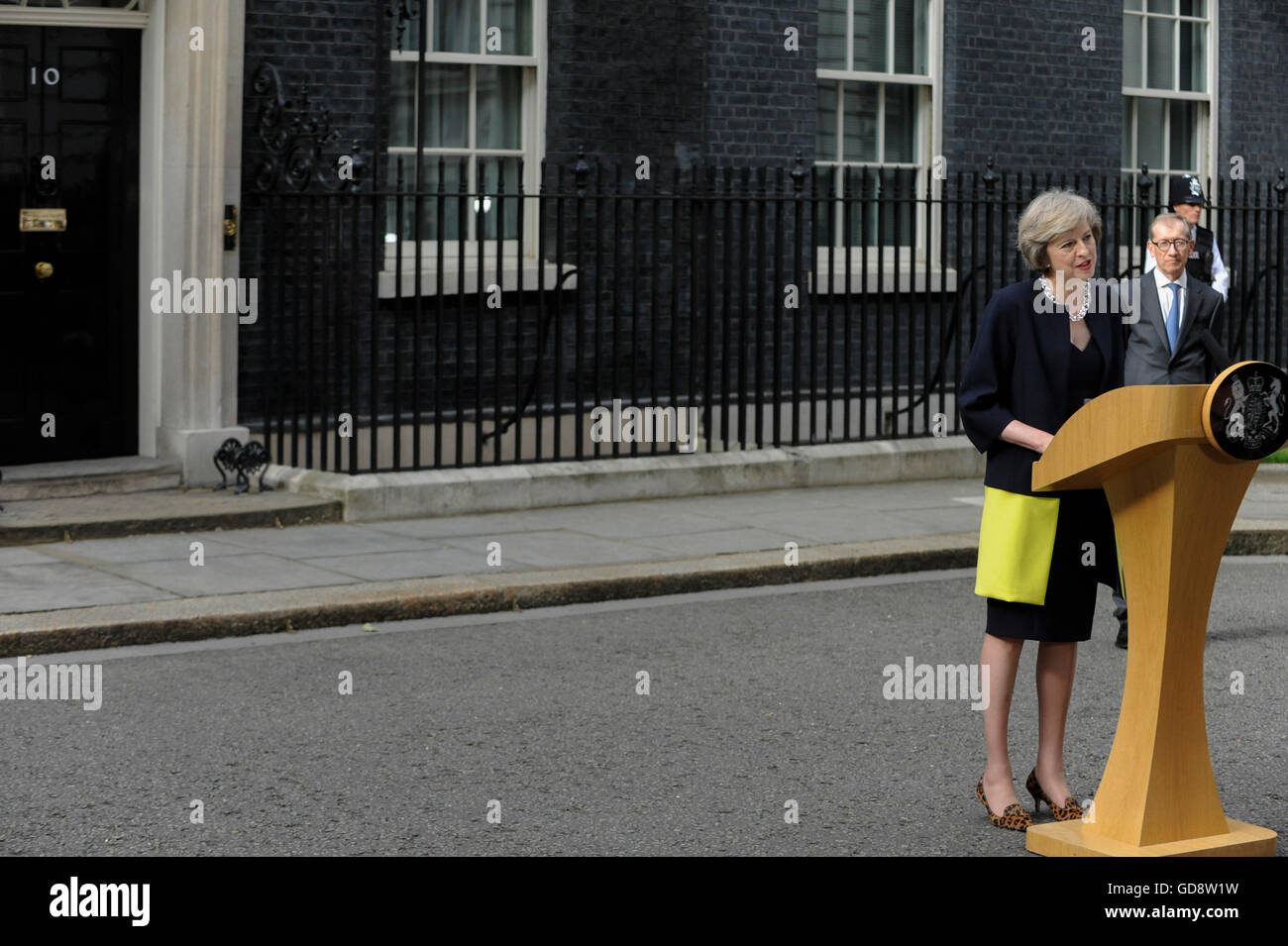 London, UK.  13. Juli 2016.  Theresa May, begleitet von ihrem Ehemann kommt in der Downing Street, zum ersten Mal als der neue Führer der konservativen Partei und Großbritanniens neuer Premierminister.  Bildnachweis: Stephen Chung / Alamy Live News Stockfoto