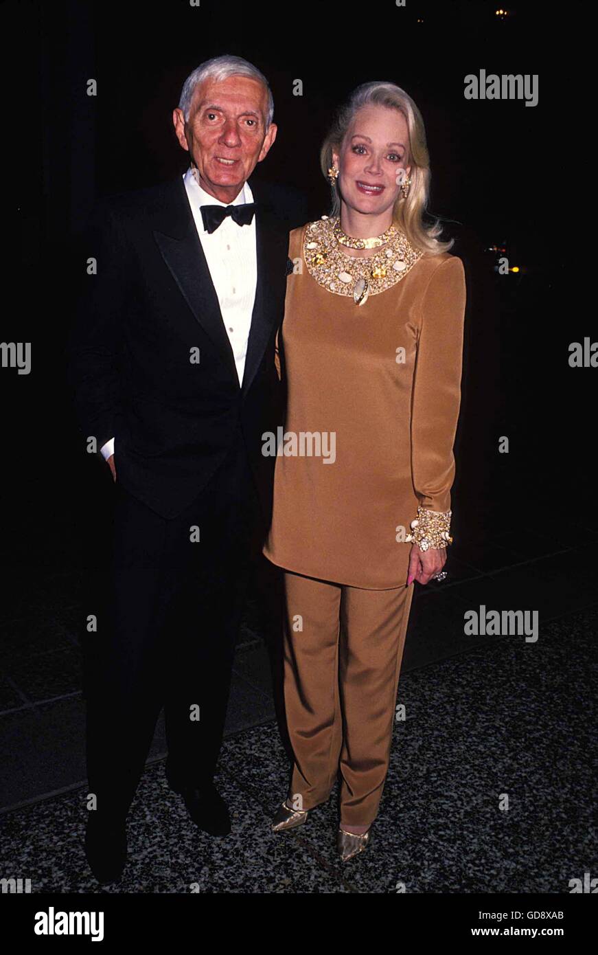 26. Juni 2006 - AARON SPELLING mit DANDY Rechtschreibung. SIDNEY SHELDON '' NOTHING LASTS FOREVER'' TATOU BUCHEN PARTY 28.09.1994. -© Roger Karnbad/ZUMA Draht/Alamy Live-Nachrichten Stockfoto