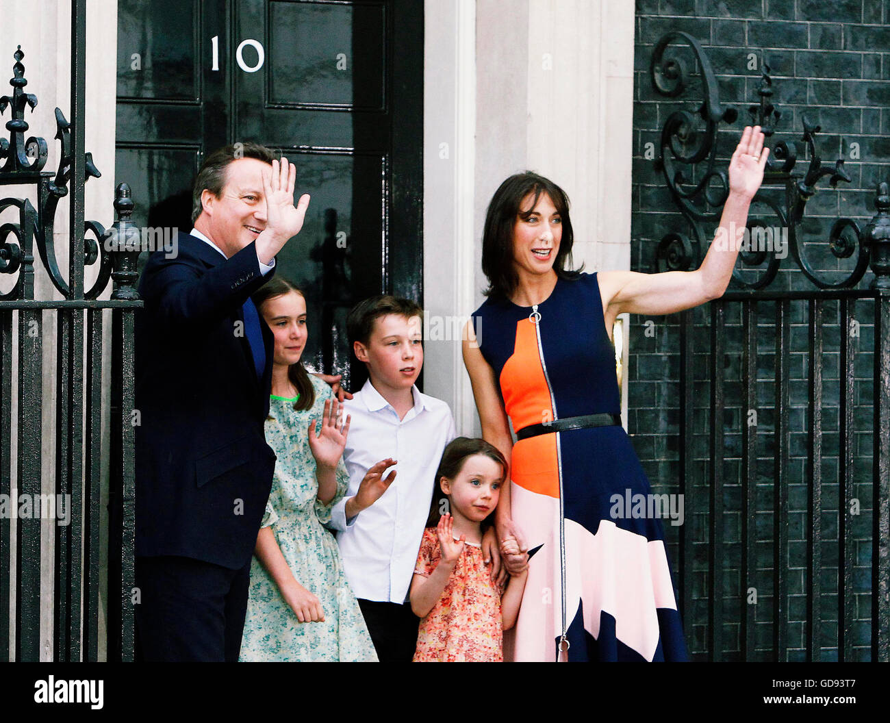 London, UK. 13. Juli 2016. David Cameron mit seiner Familie an seinem letzten Tag als Ministerpräsident in der Downing Street. Bildnachweis: Auge allgegenwärtigen/Alamy Live-Nachrichten Stockfoto