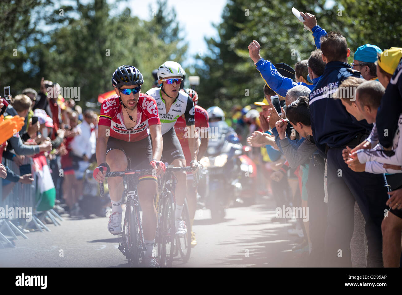 Mont Ventoux, Frankreich. 14. Juli 2016. Thomas De Gendt (Lotto-Soudal), Serge Pauwels (Team Dimension Data), Daniel Navarro (Cofidis, Lösungen Credits) führen das Feld der Aufstieg und 1., 2. und 3., bzw. beenden würde. John Kavouris/Alamy Live-Nachrichten Stockfoto