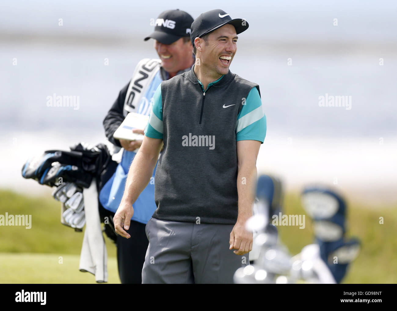 Englands Ross Fisher lacht Praxis tagsüber im Royal Troon Golf Club, South Ayrshire. PRESSEVERBAND Foto. Bild Datum: Mittwoch, 13. Juli 2016. Vgl. PA Geschichte GOLF Open. Bildnachweis sollte lauten: Danny Lawson/PA Wire. Einschränkungen: Nur zur redaktionellen Verwendung. Keine kommerzielle Nutzung. Kein Weiterverkauf. Standbild-Gebrauch bestimmt. Die Open Championship Logo und klare Verbindung zu The Open Website (TheOpen.com) auf Website-Veröffentlichung enthalten sein. Rufen Sie + 44 (0) 1158 447447 für weitere Informationen. Stockfoto