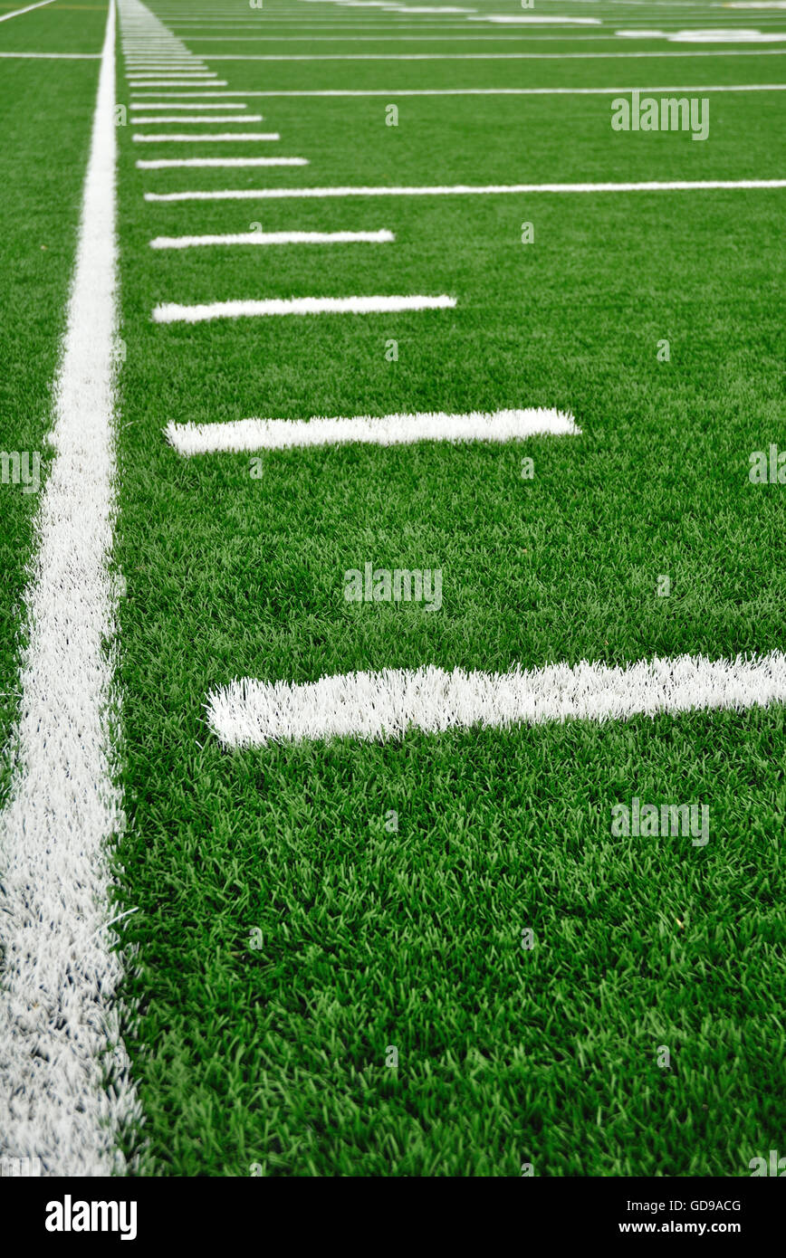 Seitenlinie auf einem American Football-Feld mit Hash-Zeichen Stockfoto