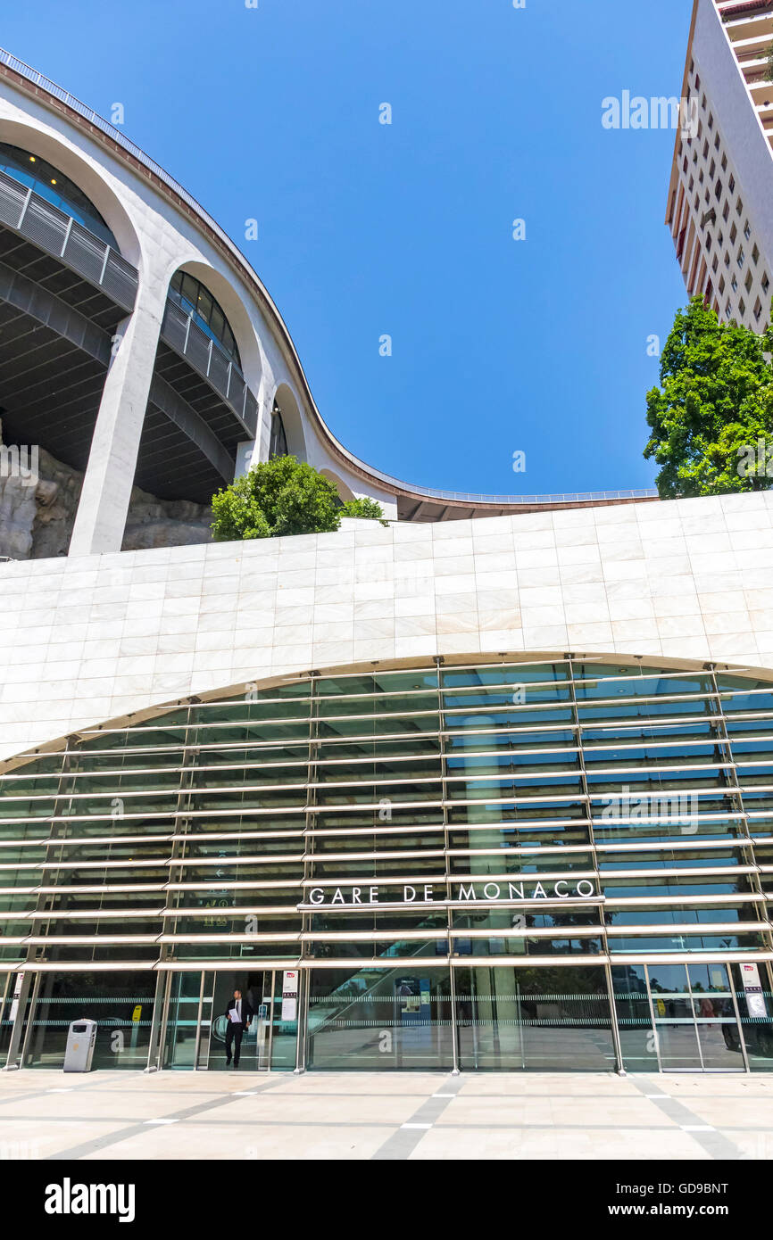 MONTE CARLO, MONACO 24. Juni 2016 Fassade des Monte Carlo Bahnhof (Gare de Monaco
