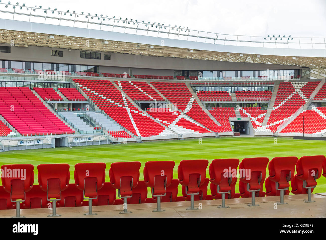 DEBRECEN, Ungarn - 1. Juli 2016: Nagyerdei Stadion in Debrecen Stadt, Heimstadion Debreceni Vasutas Football Club Stockfoto