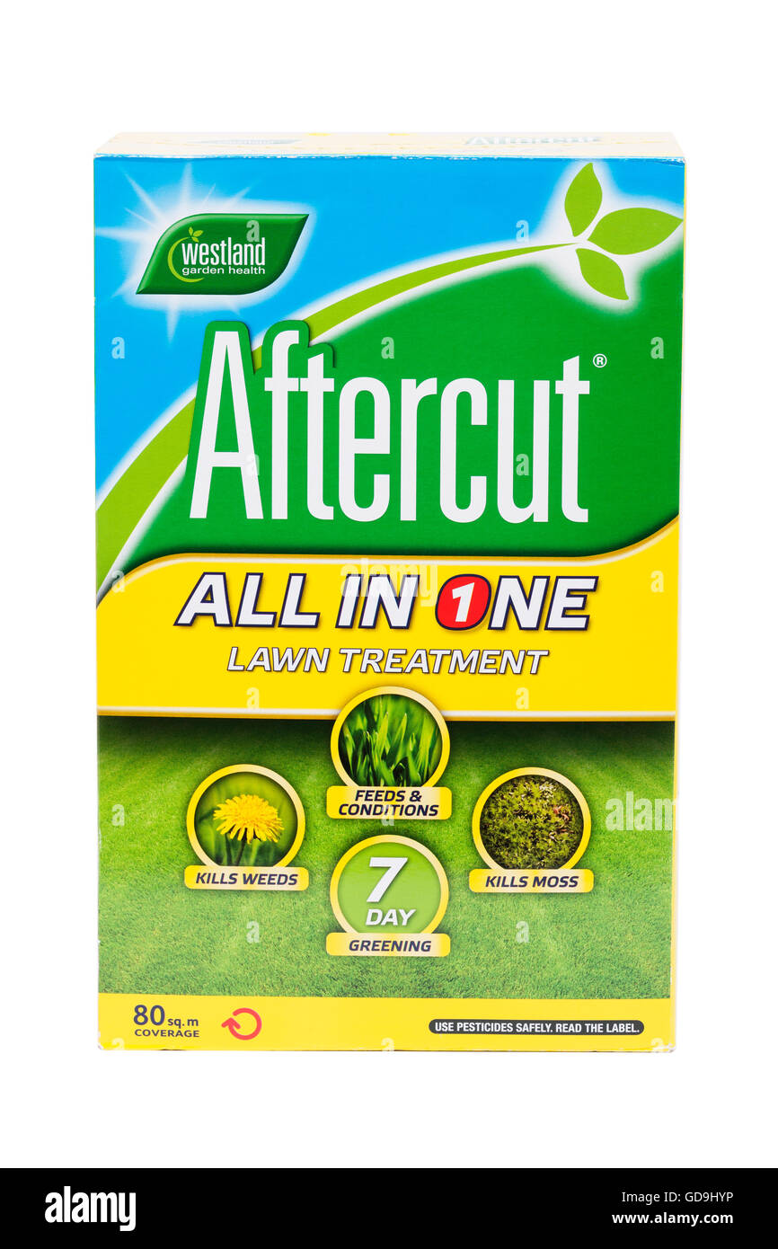 Eine Schachtel mit Aftercut Rasen feed Behandlung auf weißem Hintergrund Stockfoto