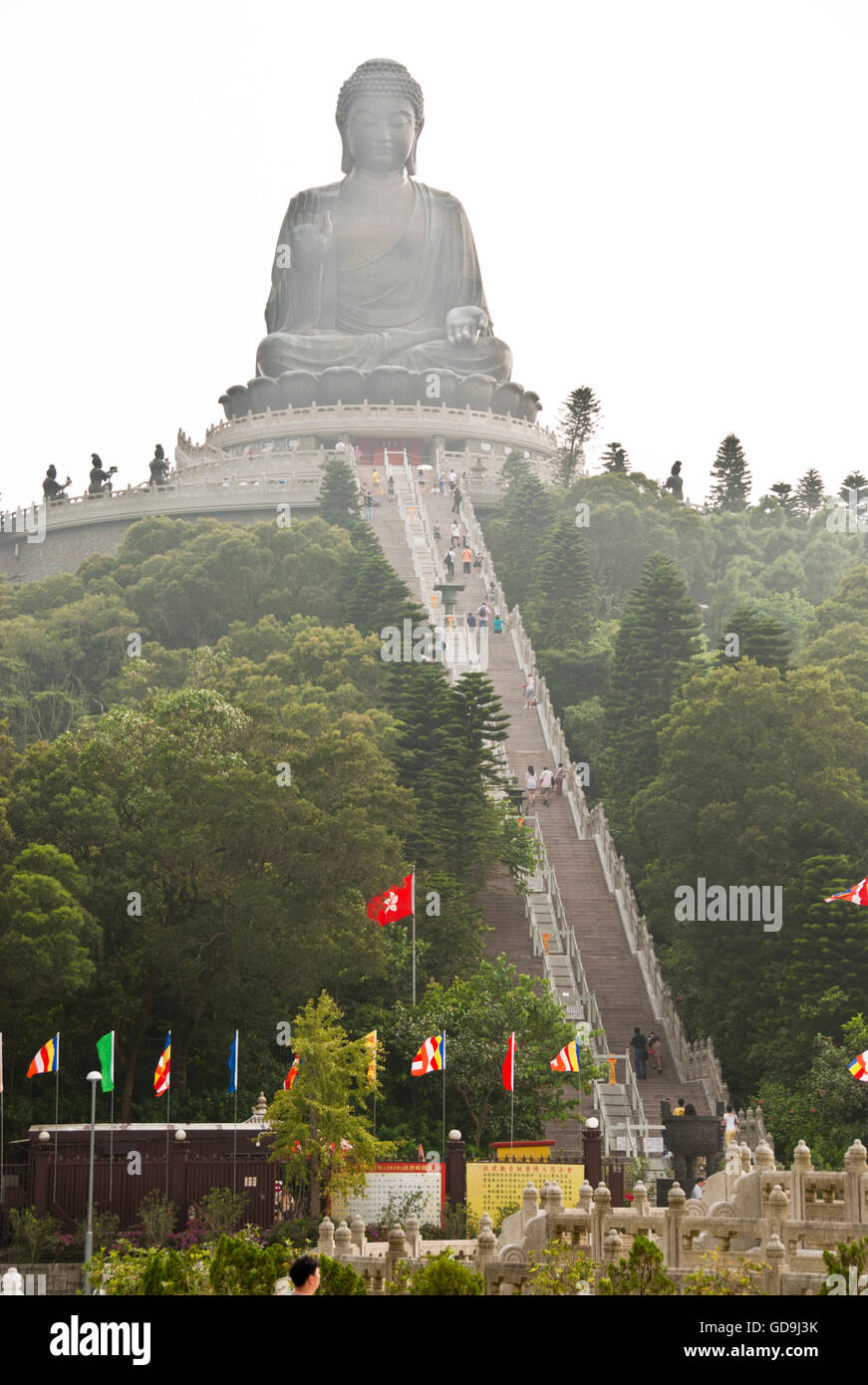 Tian Tan Buddha, der weltweit größte sitzende Buddhastatue auf Lantau  Island, Hong Kong, China, Asien Stockfotografie - Alamy