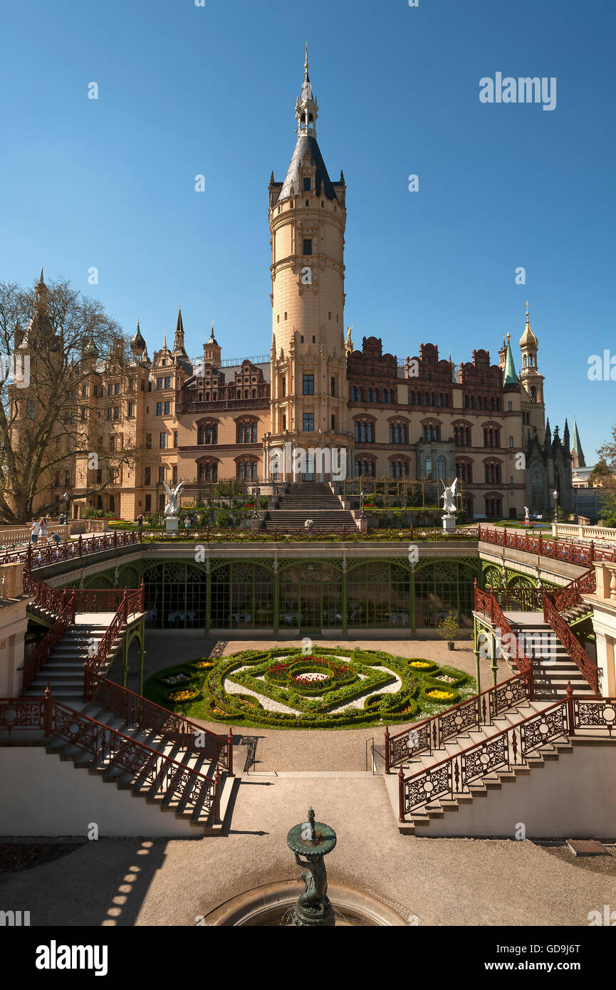 Schweriner schloss mit orangerie Fotos und Bildmaterial in hoher