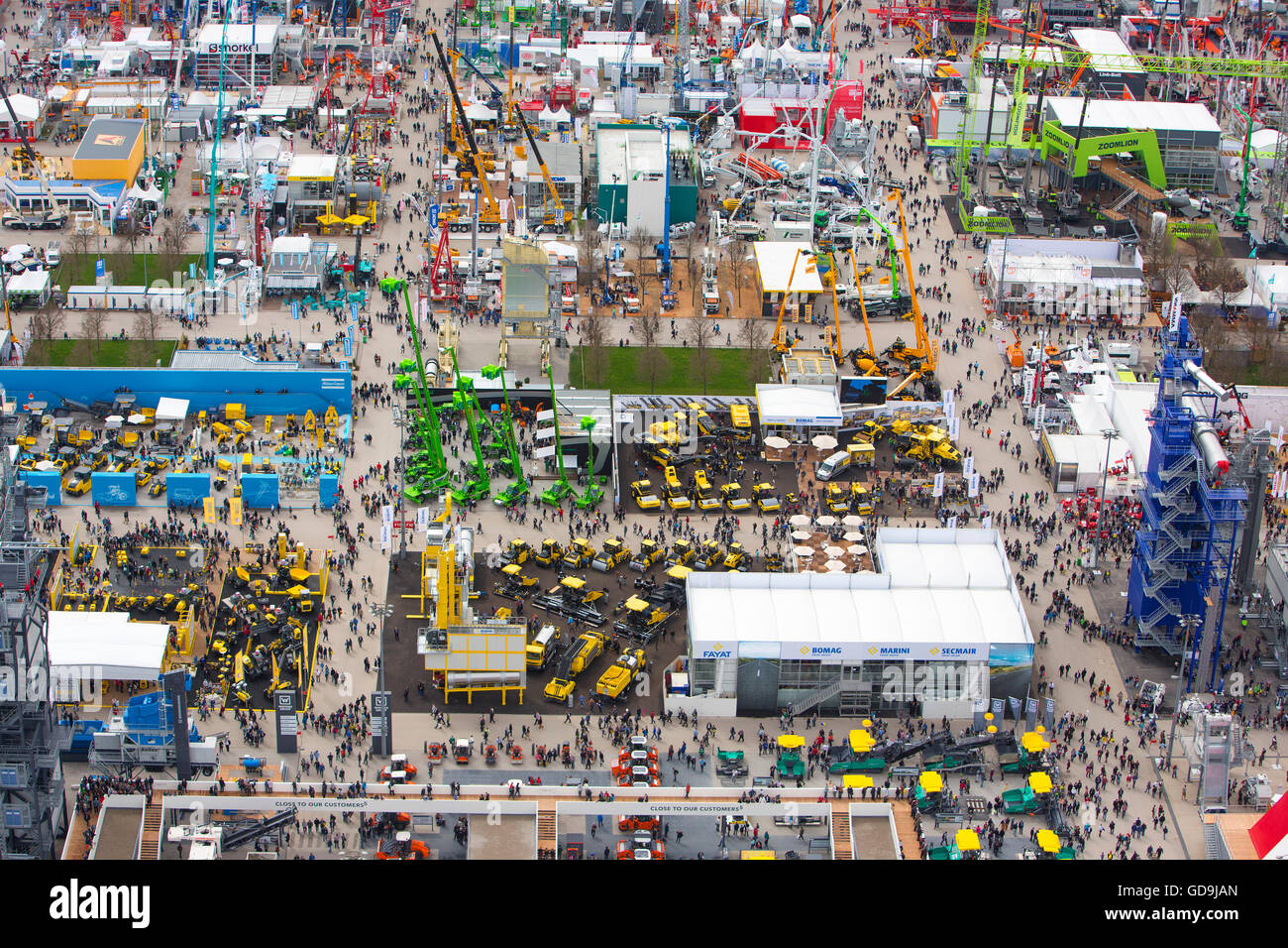 Krane und Baumaschinen, BAUMA 2016, im freien Gelände, Luftaufnahme, München, Bayern, Deutschland Stockfoto