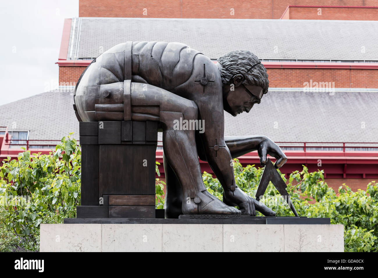 Newton nach William Blake die Statue außerhalb der British Library in London von Eduardo Paolozzi Stockfoto