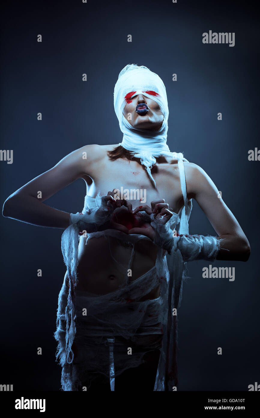 Bild von seltsam aussehende Mädchen als Zombies verkleidet Stockfoto