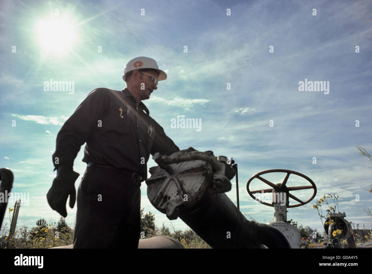 Öl-Arbeiter bei einem gut Kopf in Edmonton, Alberta, Kanada. Stockfoto
