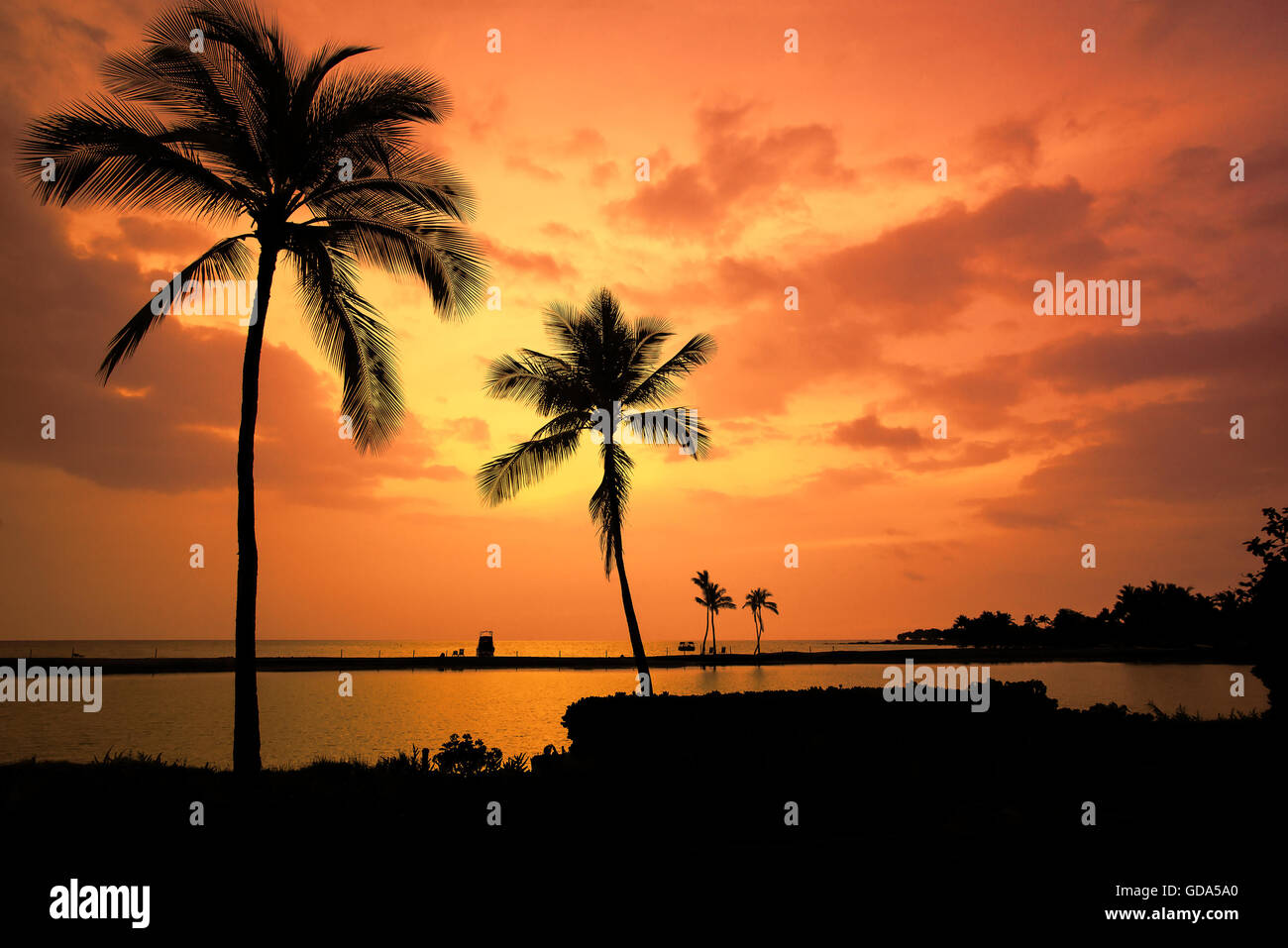 Hawaiian Sunset auf Big Island Anaehoomalu Bay Stockfoto