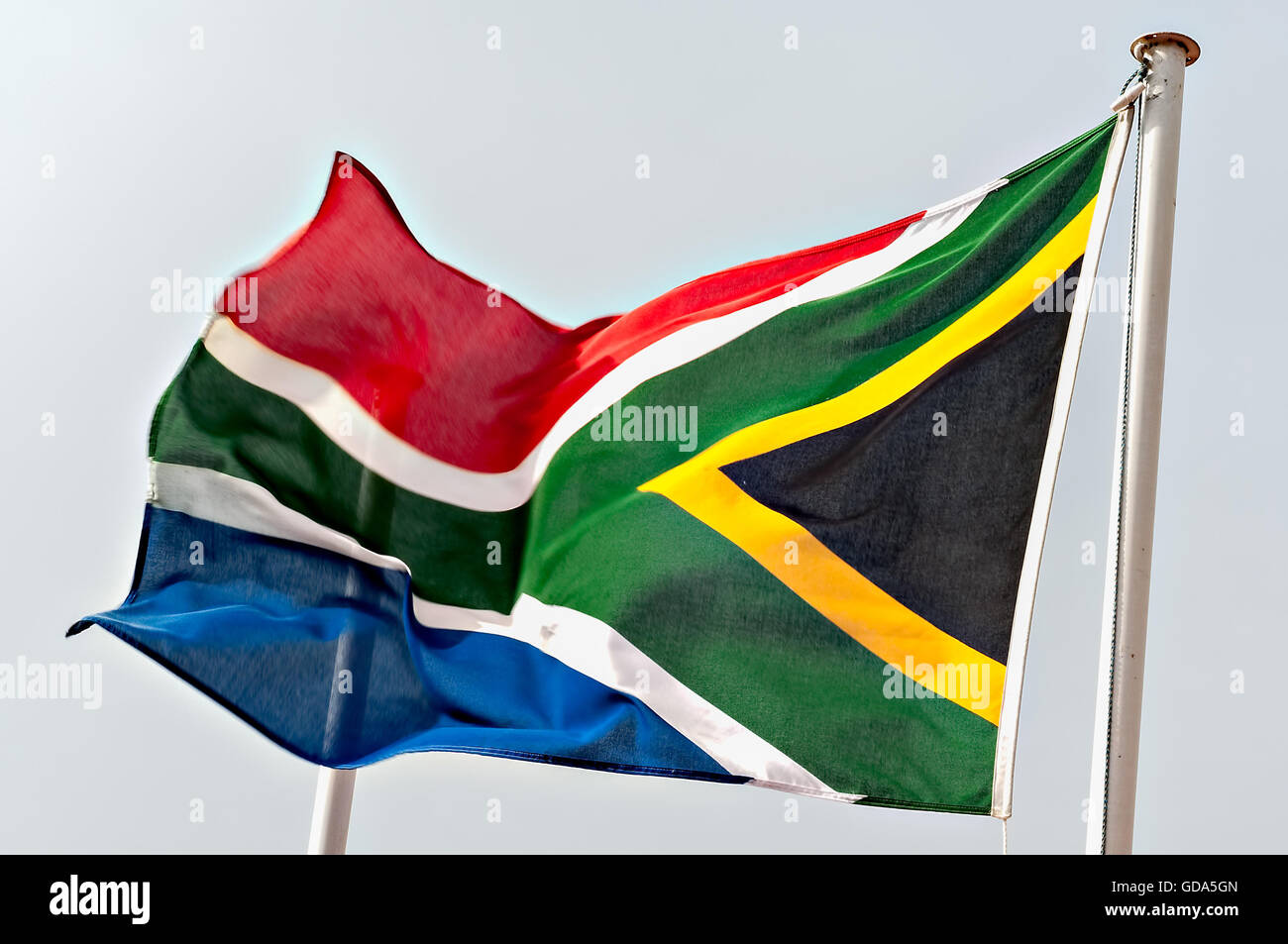 Südafrikanische Flagge im Wind flattern Stockfoto