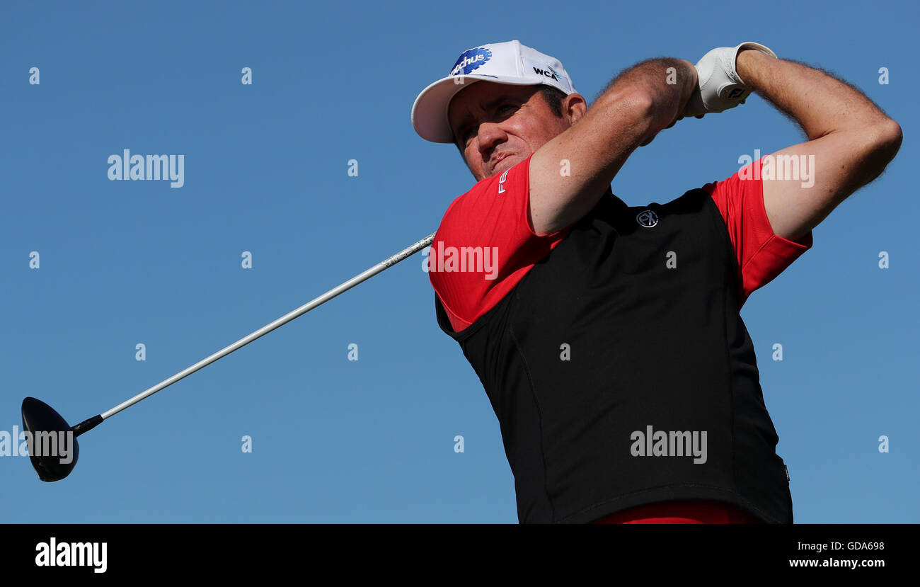 Australiens Scott Hend Abschlag auf das dritte Loch während eines der The Open Championship 2016 im Royal Troon Golf Club, South Ayrshire. PRESSEVERBAND Foto. Bild Datum: Donnerstag, 14. Juli 2016. Vgl. PA Geschichte GOLF Open. Bildnachweis sollte lauten: David Davies/PA Wire. Einschränkungen: Nur zur redaktionellen Verwendung. Keine kommerzielle Nutzung. Kein Weiterverkauf. Standbild-Gebrauch bestimmt. Die Open Championship Logo und klare Verbindung zu The Open Website (TheOpen.com) auf Website-Veröffentlichung enthalten sein. Rufen Sie + 44 (0) 1158 447447 für weitere Informationen. Stockfoto