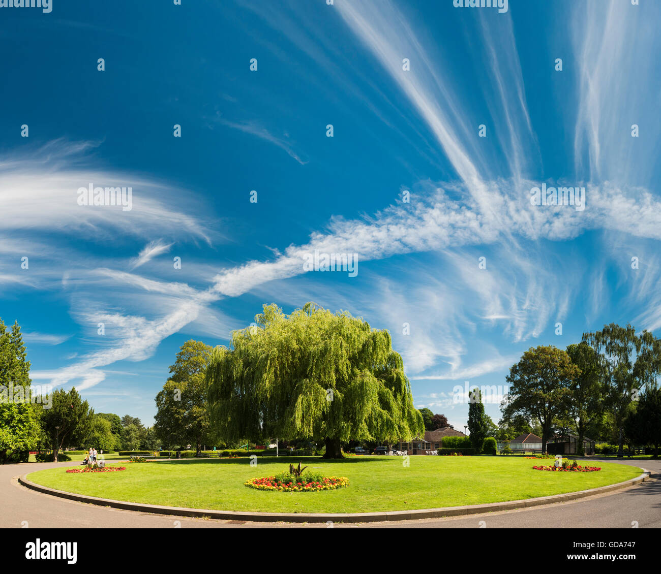 Spektakulären Wolkenformationen über Central Park, Peterborough, Cambridgeshire, England Stockfoto