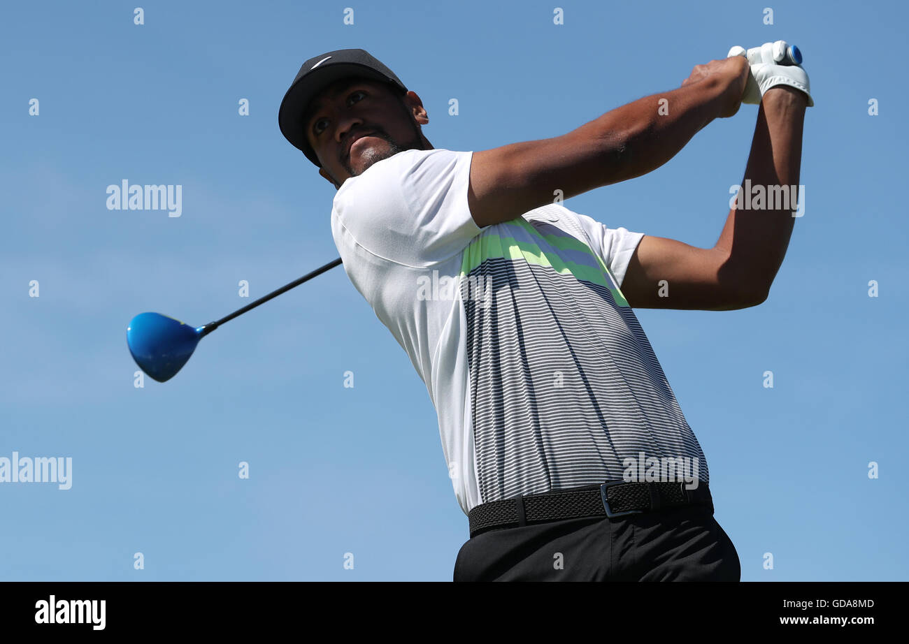 Der US-Amerikaner Tony Finau schlägt am ersten Tag der Open Championship 2016 im Royal Troon Golf Club, South Ayrshire, das dritte Loch ab. DRÜCKEN SIE VERBANDSFOTO. Bilddatum: Donnerstag, 14. Juli 2016. Siehe PA Geschichte GOLF Open. Bildnachweis sollte lauten: David Davies/PA Wire. Stockfoto