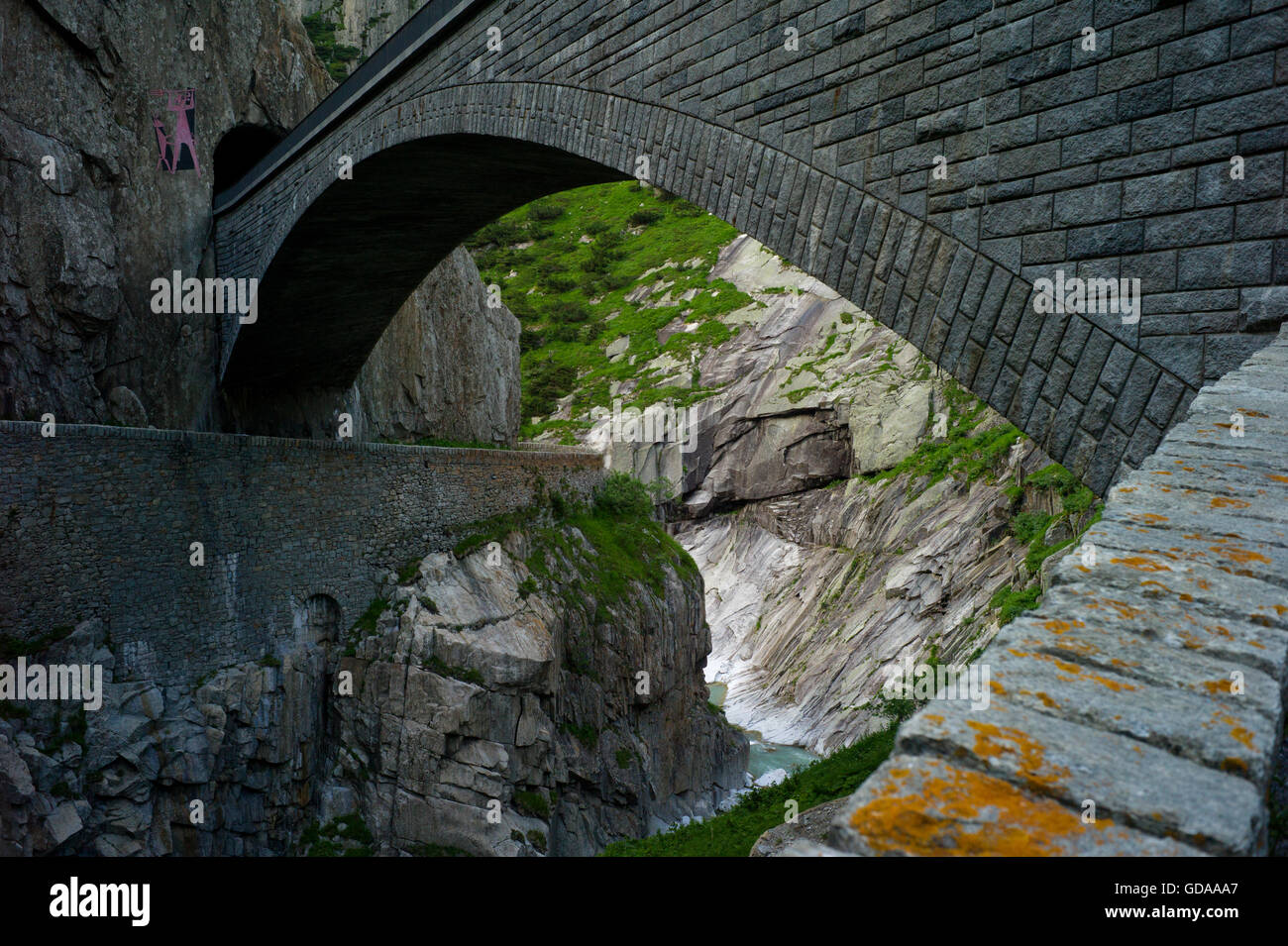 Schweiz. St. Gotthard-Pass zur Teufelsbrücke, Andermatt. Juli 2016 Ort der Schlacht mit russischen Generals Alexander Suvorov, Stockfoto
