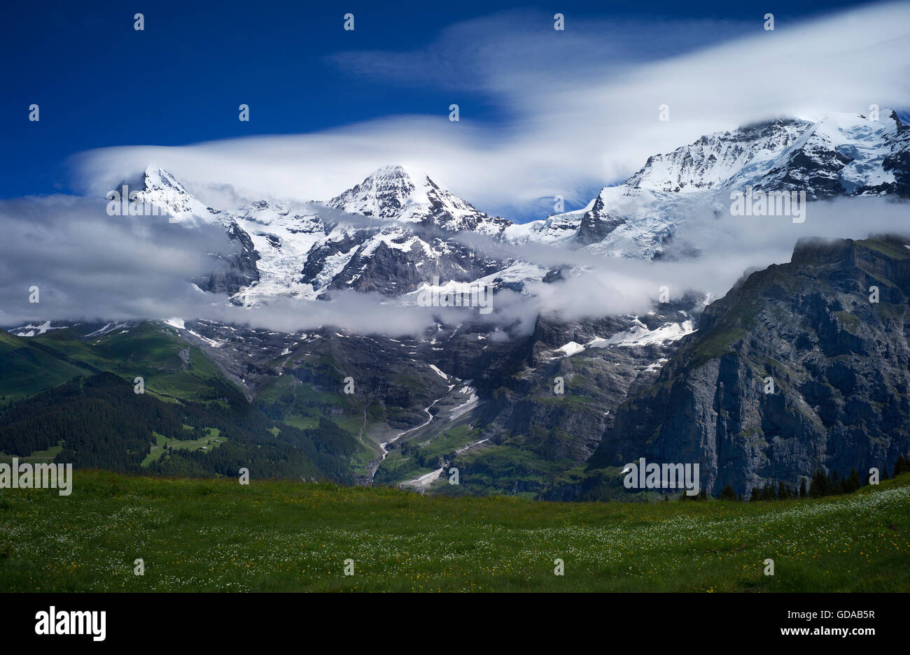 Eiger monch und jungfrau -Fotos und -Bildmaterial in hoher Auflösung ...