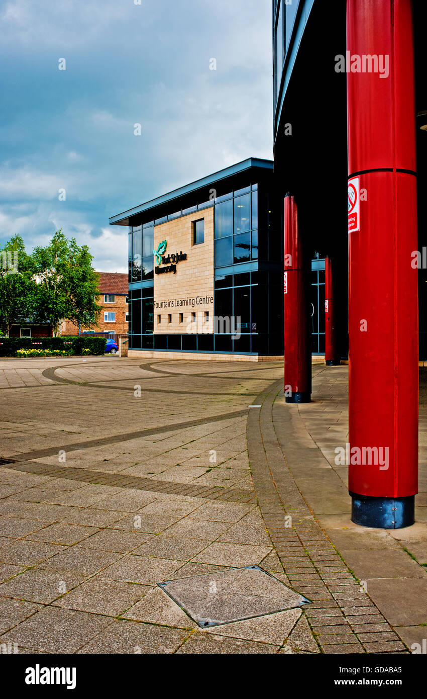 Brunnen, Learning Center, St John University, York Stockfoto