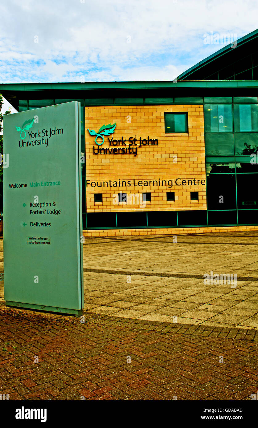 Brunnen, Learning Center, York St John University, York Stockfoto