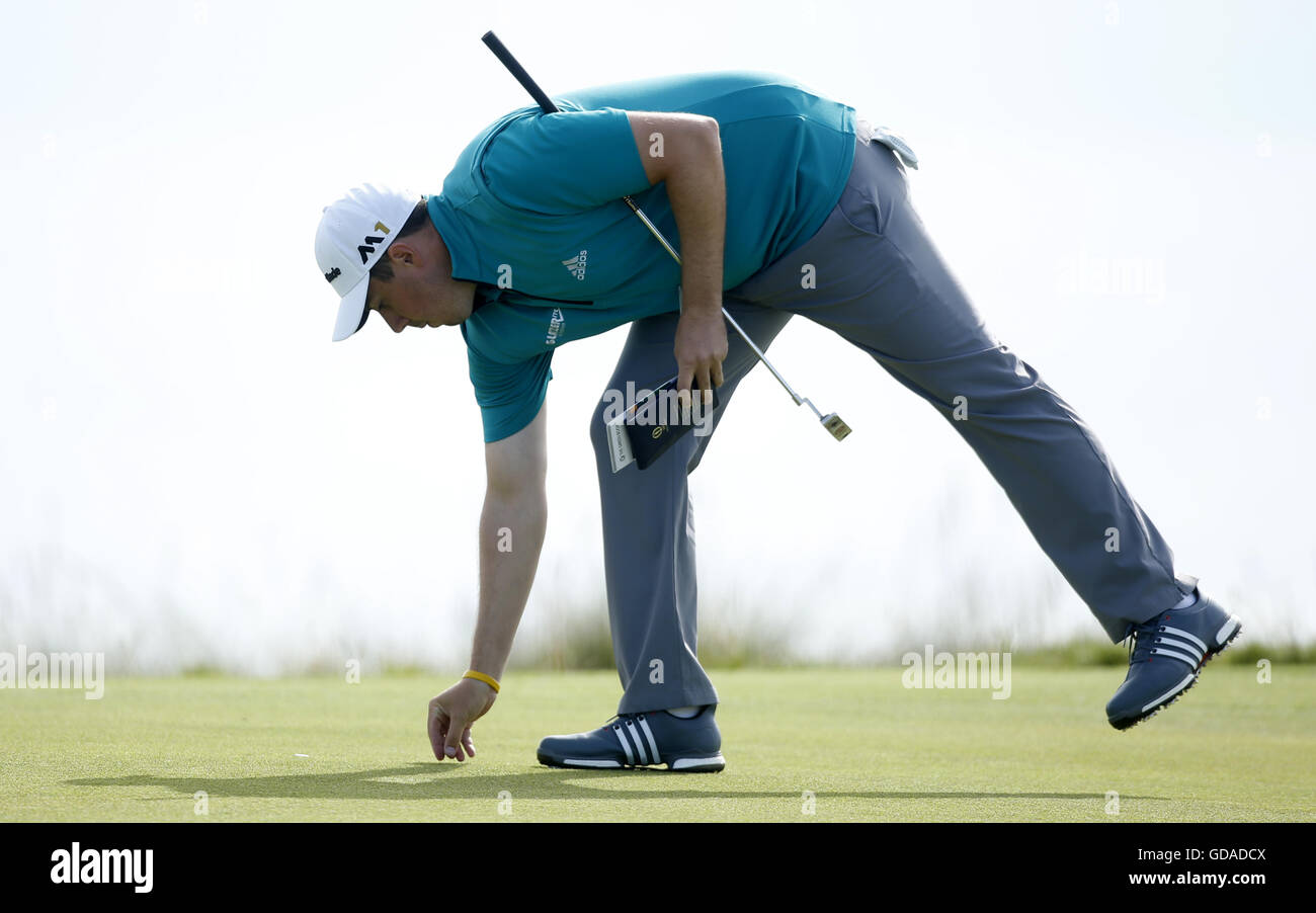 Englands Ryan Evans nach dem Aufsetzen auf dem fünften grün während eines der The Open Championship 2016 im Royal Troon Golf Club, South Ayrshire. Stockfoto