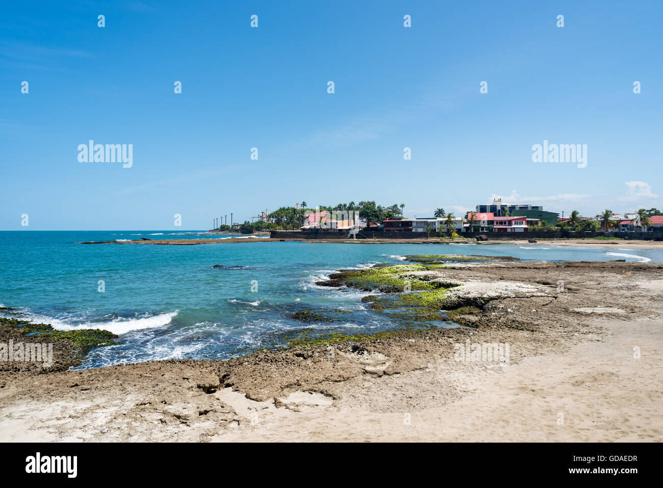 Costa Rica, Limón, Limón, Blick aufs Meer in der Stadt Limon Stockfoto