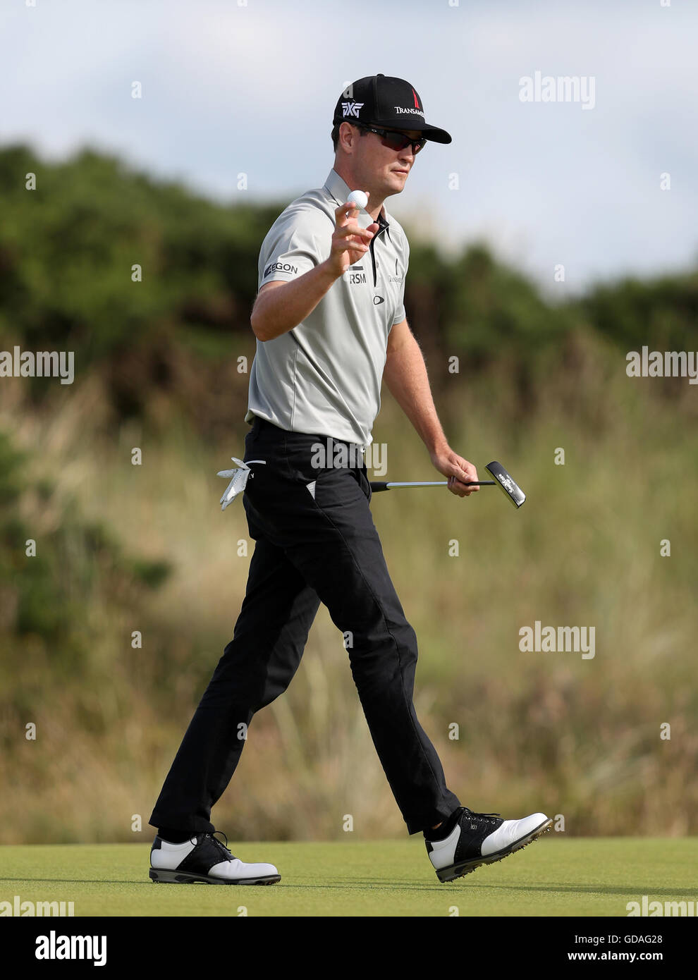 Zach Johnson aus den USA, nachdem er am ersten Tag der Open Championship 2016 im Royal Troon Golf Club, South Ayrshire, einen Putt gemacht hatte. DRÜCKEN SIE VERBANDSFOTO. Bilddatum: Donnerstag, 14. Juli 2016. Siehe PA Geschichte GOLF Open. Bildnachweis sollte lauten: David Davies/PA Wire. Stockfoto
