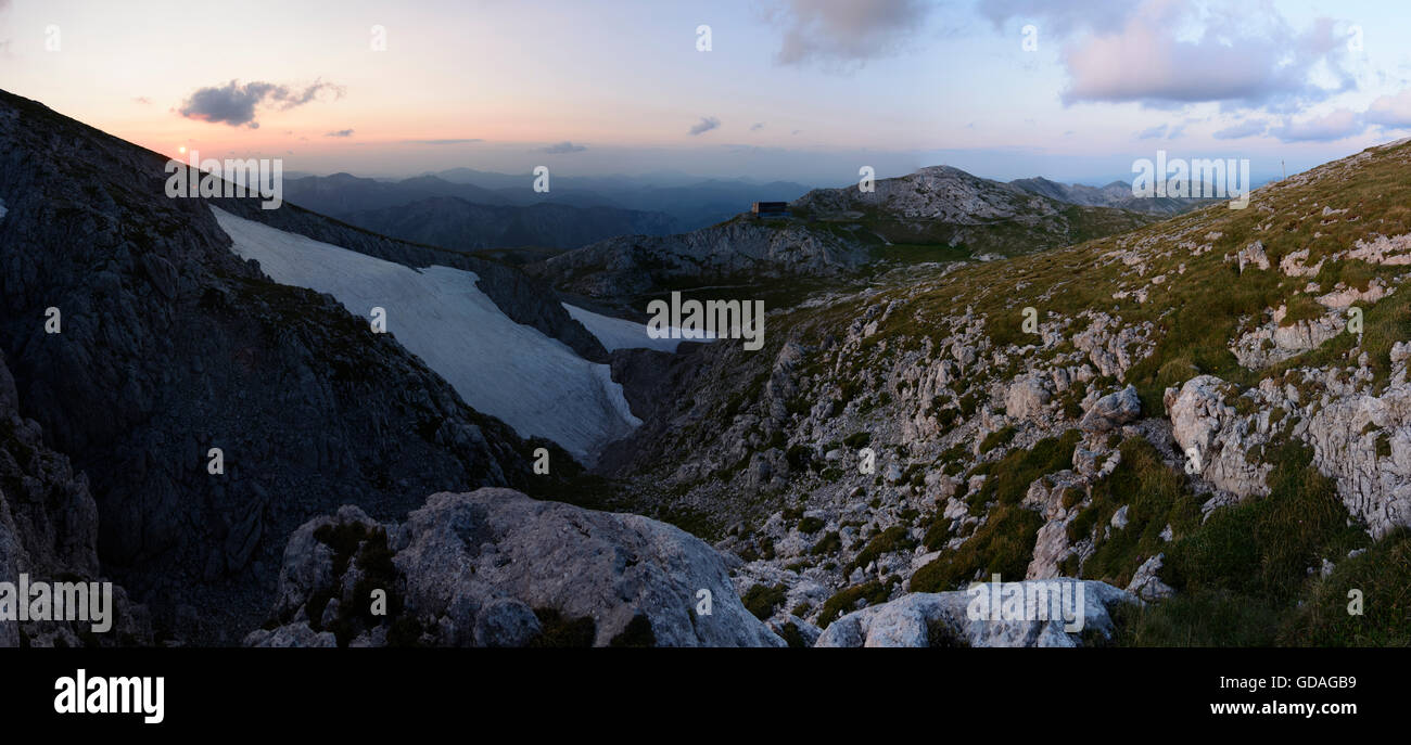 Hochschwab Gebirge: Ansicht von unterhalb des Gipfels des Hochschwab zu Hütte Schiestlhaus, Österreich, Steiermark, Steiermark, Ho Stockfoto