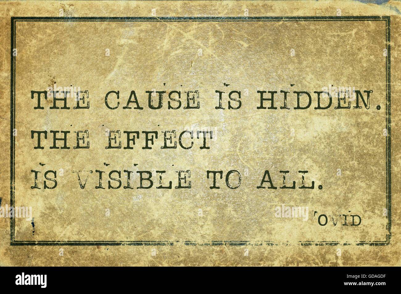 Die Ursache ist verborgen antike römische Dichter Ovid Zitat auf Grunge Vintage Karton gedruckt- Stockfoto