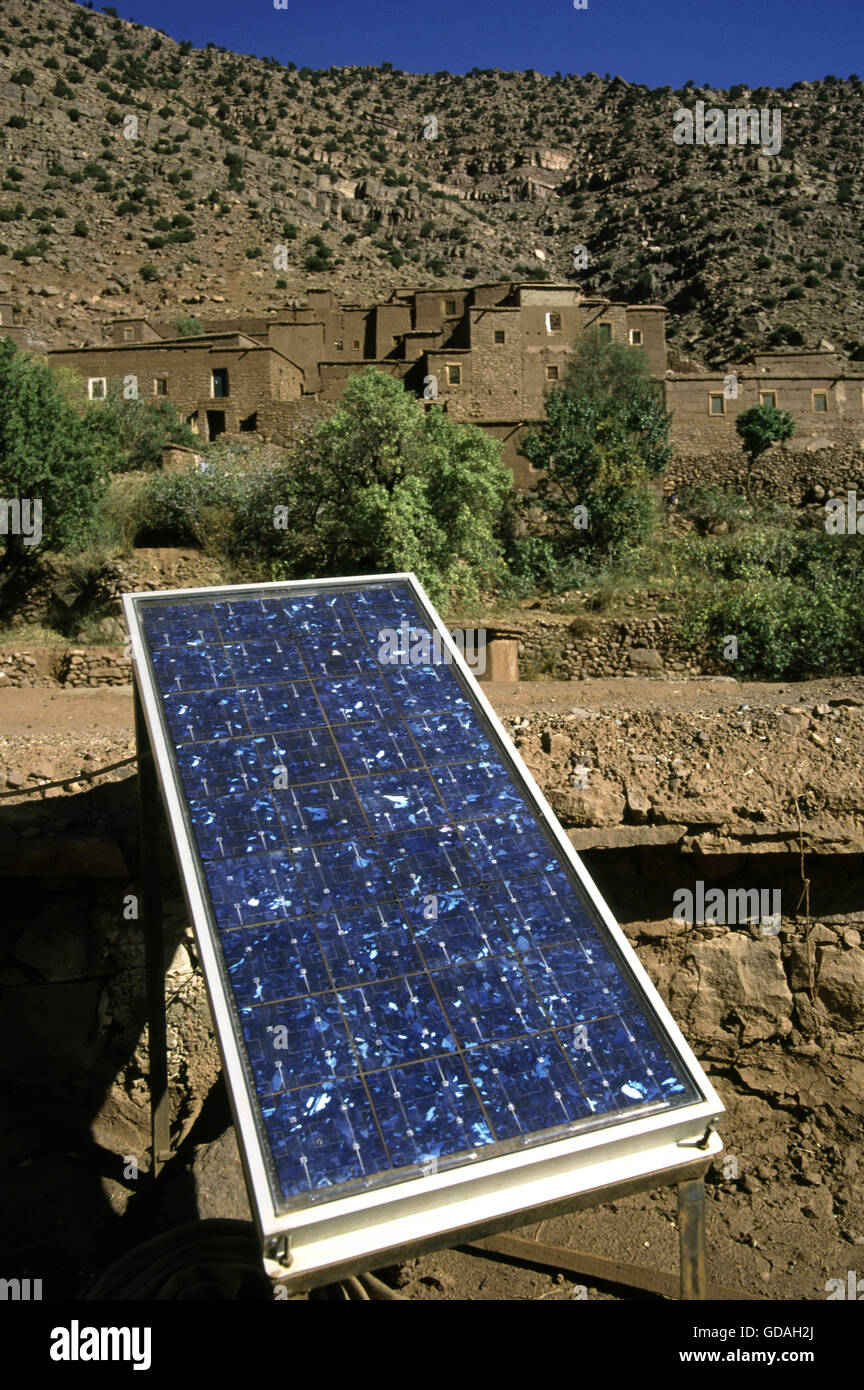 Solarzellen (wirklich genannt "Photovoltaik" oder "photoelektrische" Zellen) Stockfoto