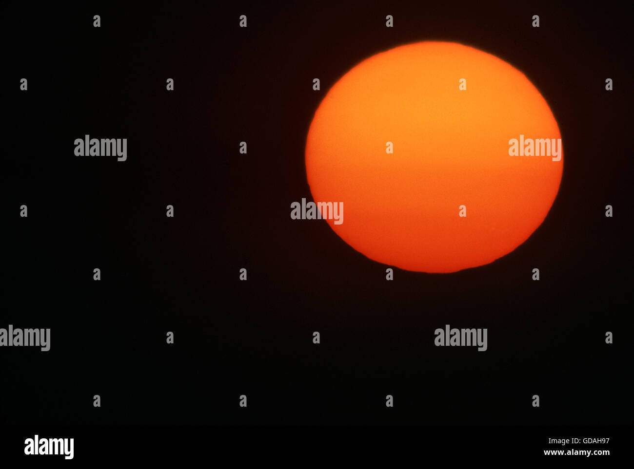 Die Sonne – die Quelle der Sonnenenergie Stockfoto