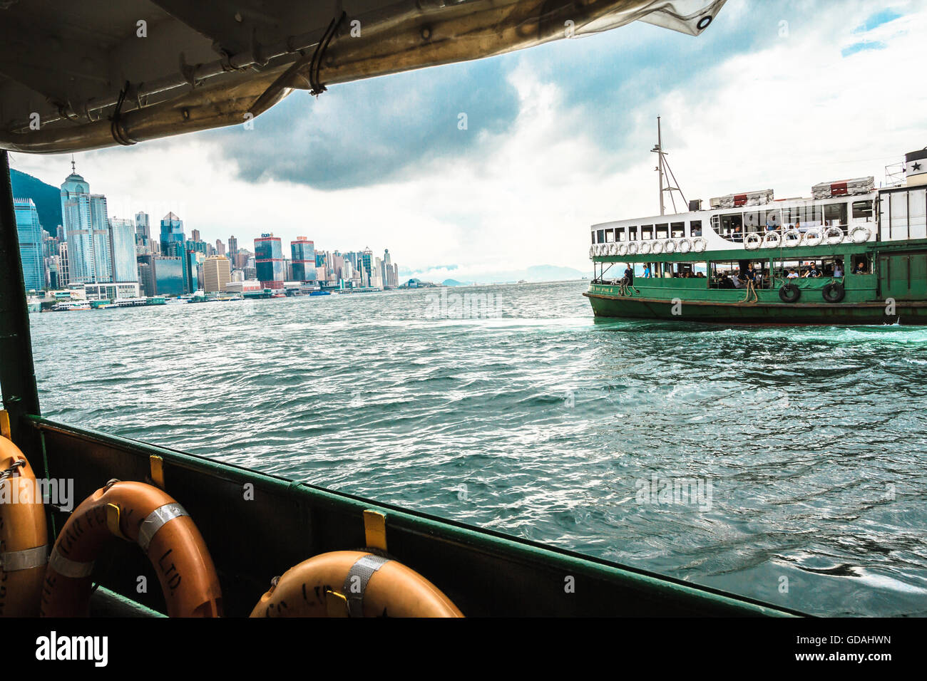 Hong Kong Star Ferry überquert Victoria Harbour Stockfoto