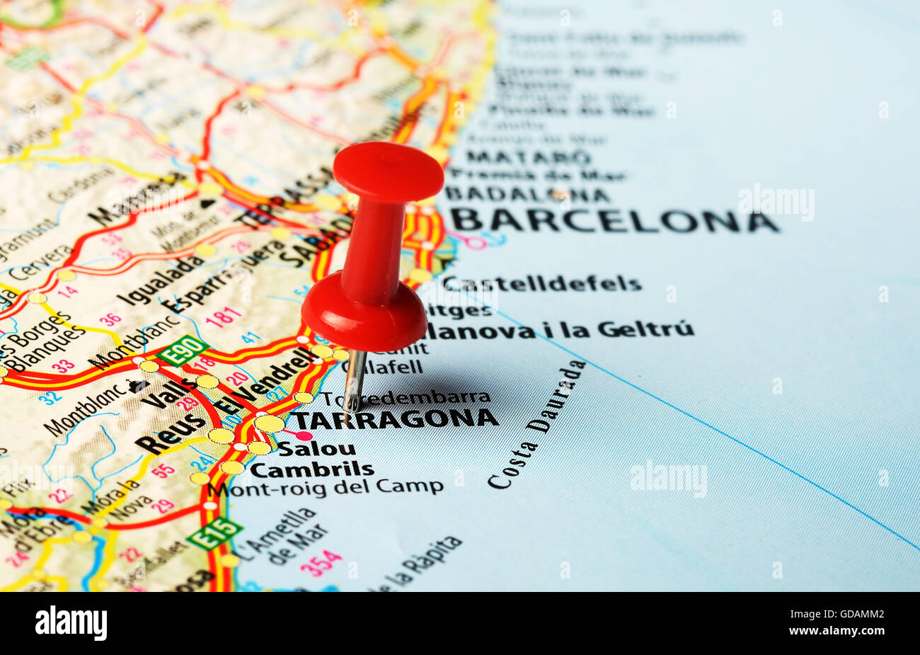 Nahaufnahme von Tarragona, Spanien Karte mit roten Stift, Reisekonzept