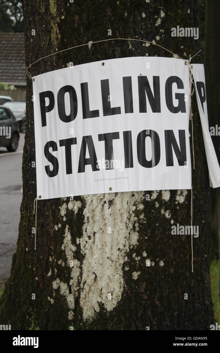Polling-station, vier Marken Village Hall, Hampshire, Wahlen, Austritt Stockfoto
