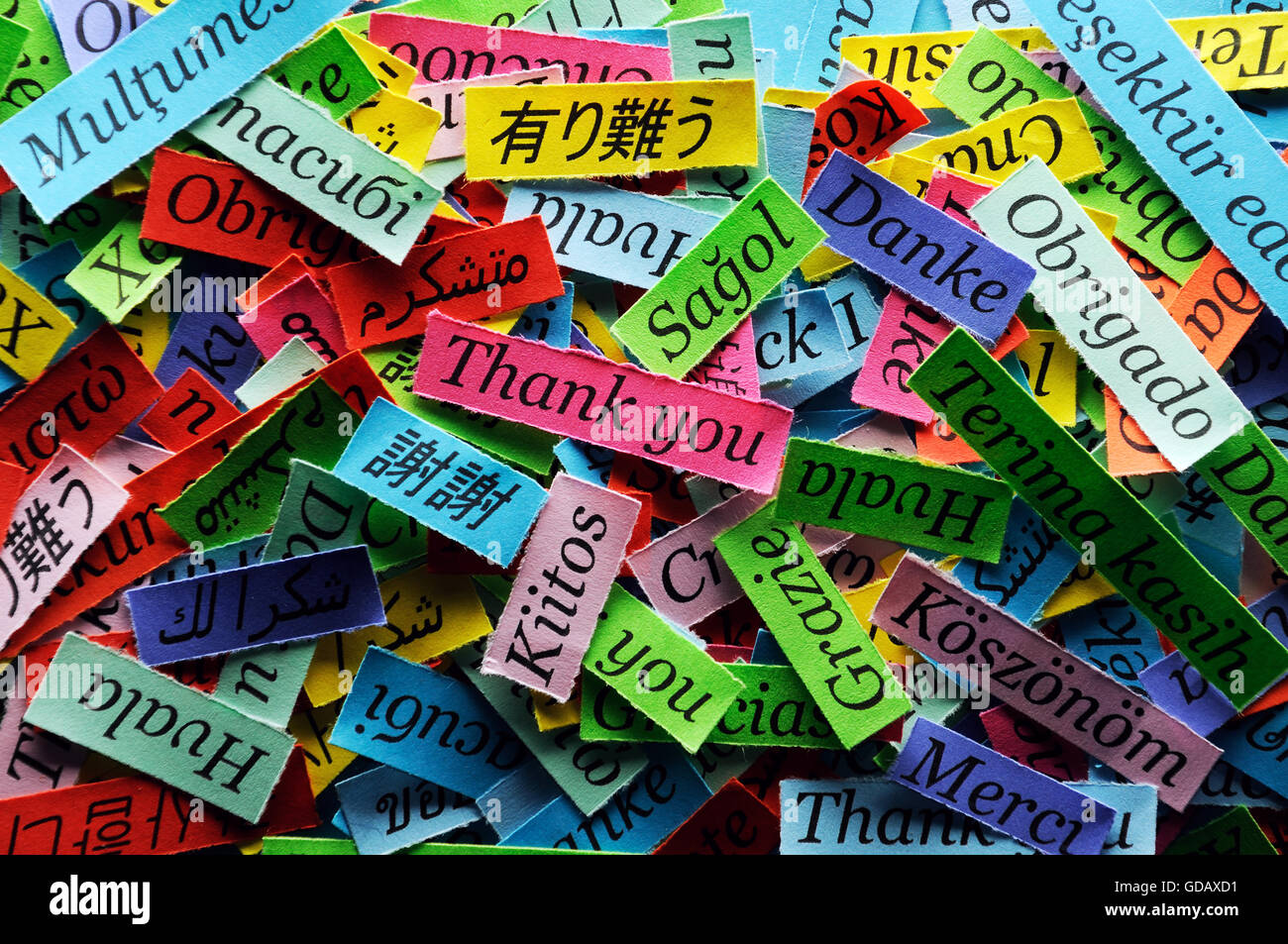 Danke Wortwolke auf farbiges Papier verschiedene Sprachen gedruckt Stockfoto