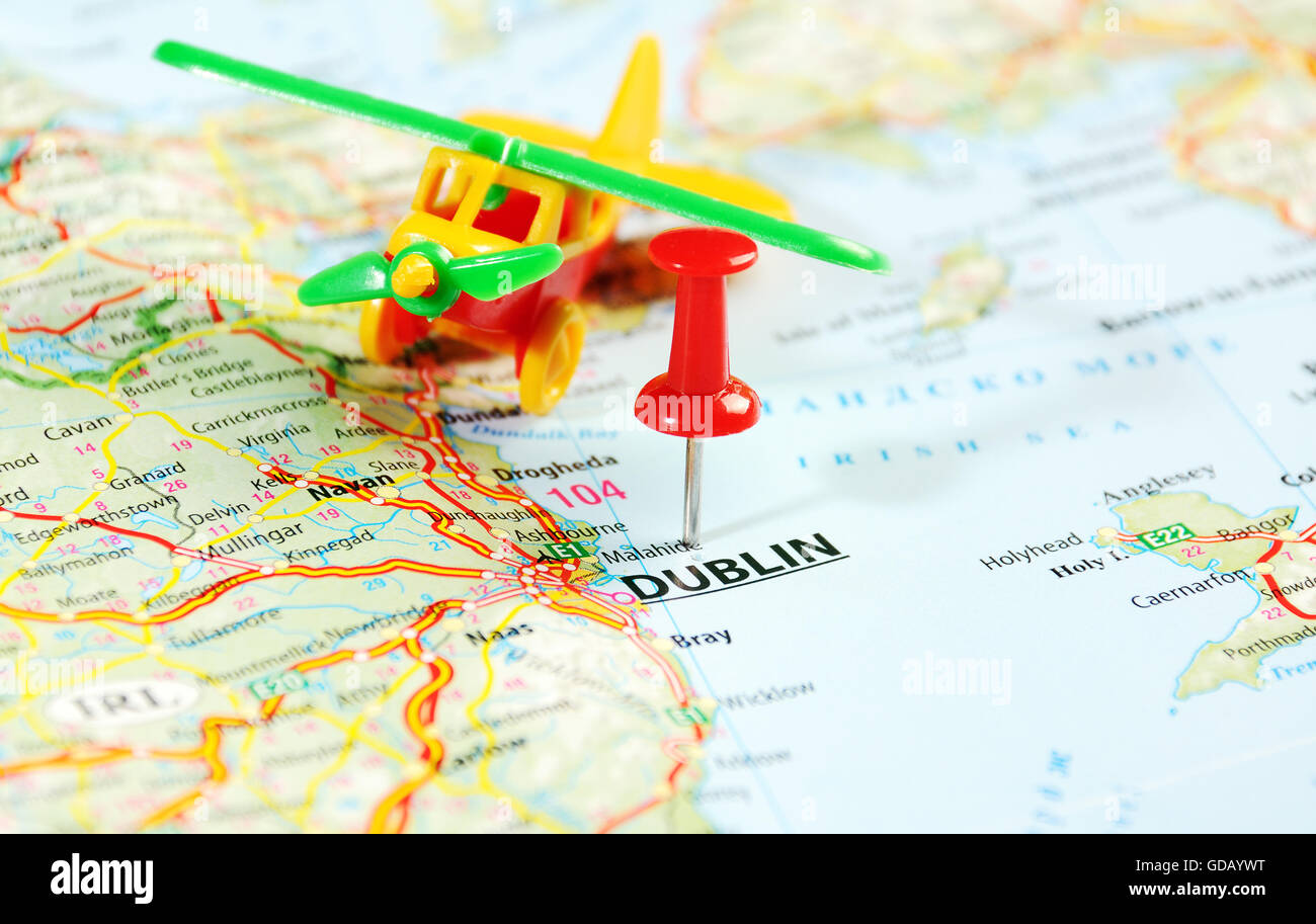 Dublin-Irland, Vereinigtes Königreich Karte Flugzeug und Pin - Reisekonzept Stockfoto