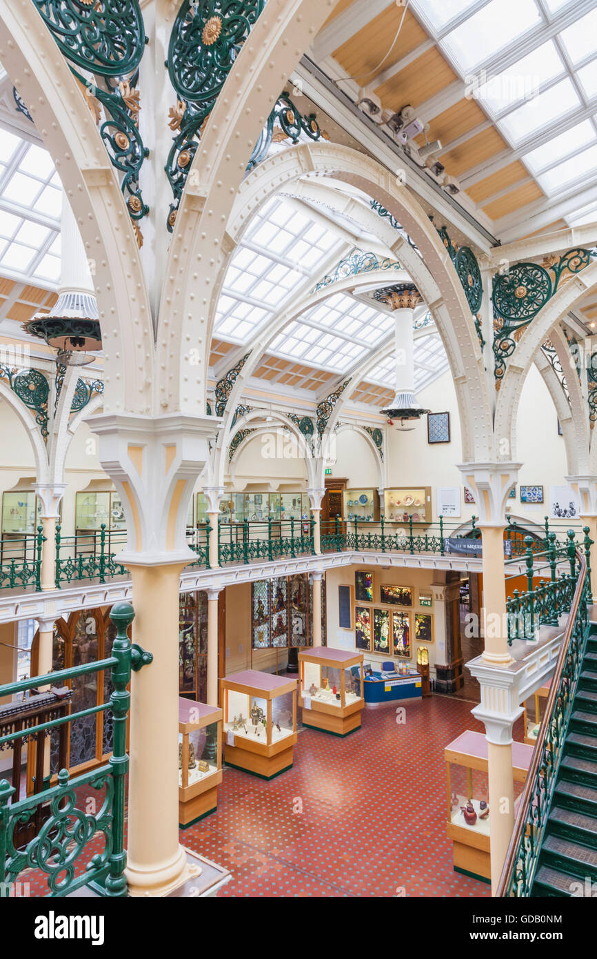 England, West Midlands, Birmingham, Birmingham Museum and Art Gallery, Innenansicht Stockfoto