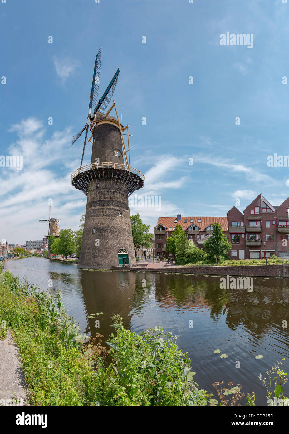 Schiedam, Turm Mühlen am Noordvest-Kanal Stockfoto
