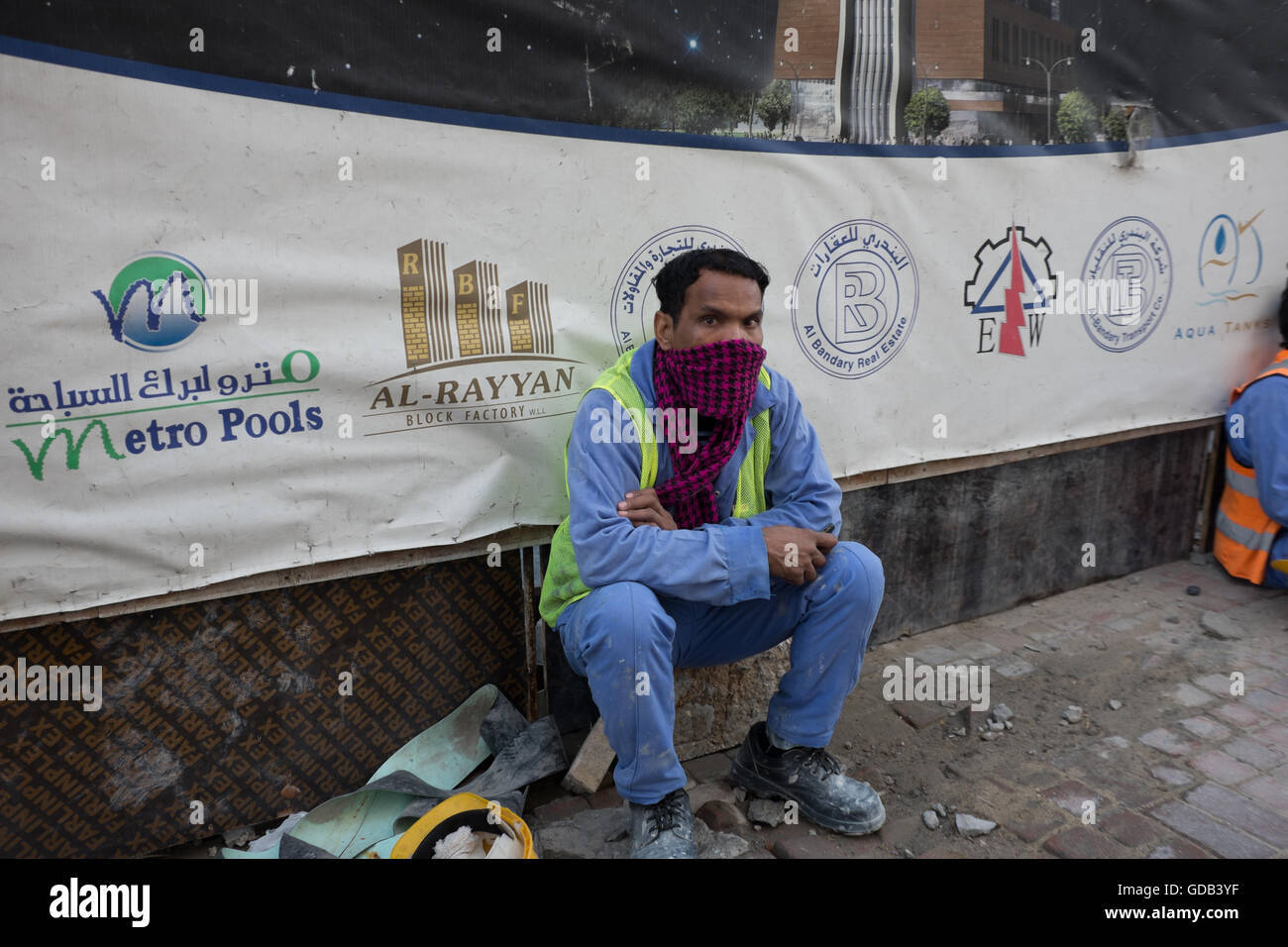 Bauarbeiter ruht in Doha, Katar. Stockfoto