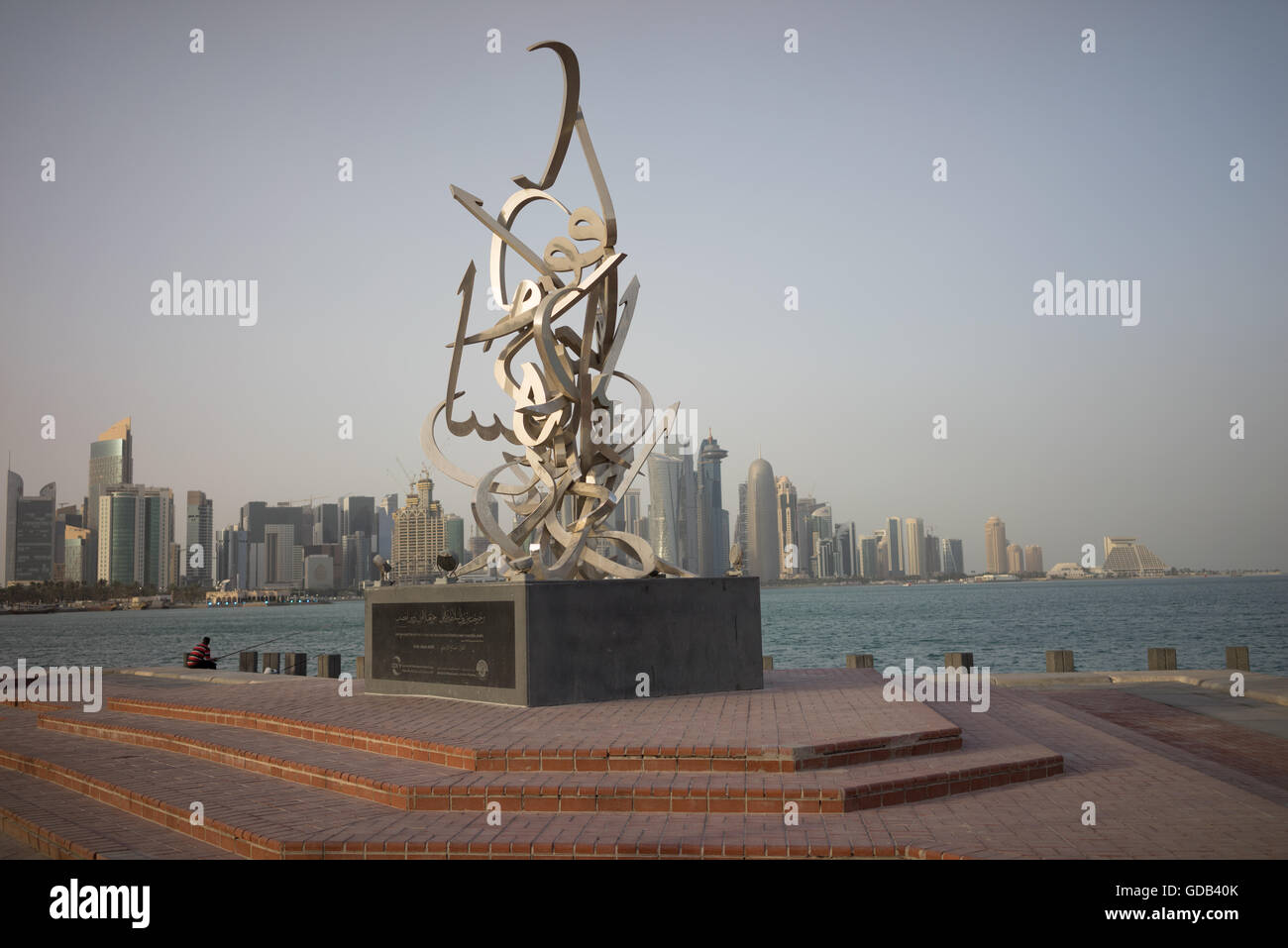 Kunst im öffentlichen Raum entlang von Doha Corniche installiert. Stockfoto