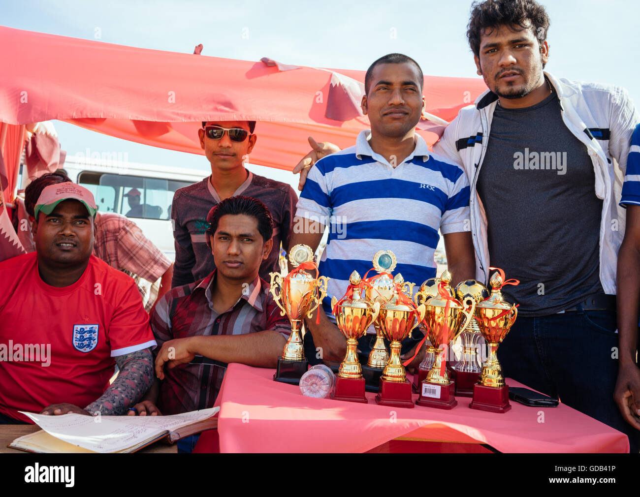 Wanderarbeitnehmer im Wettbewerb im Sport am Tag einmal, Al Khor, Katar. Stockfoto