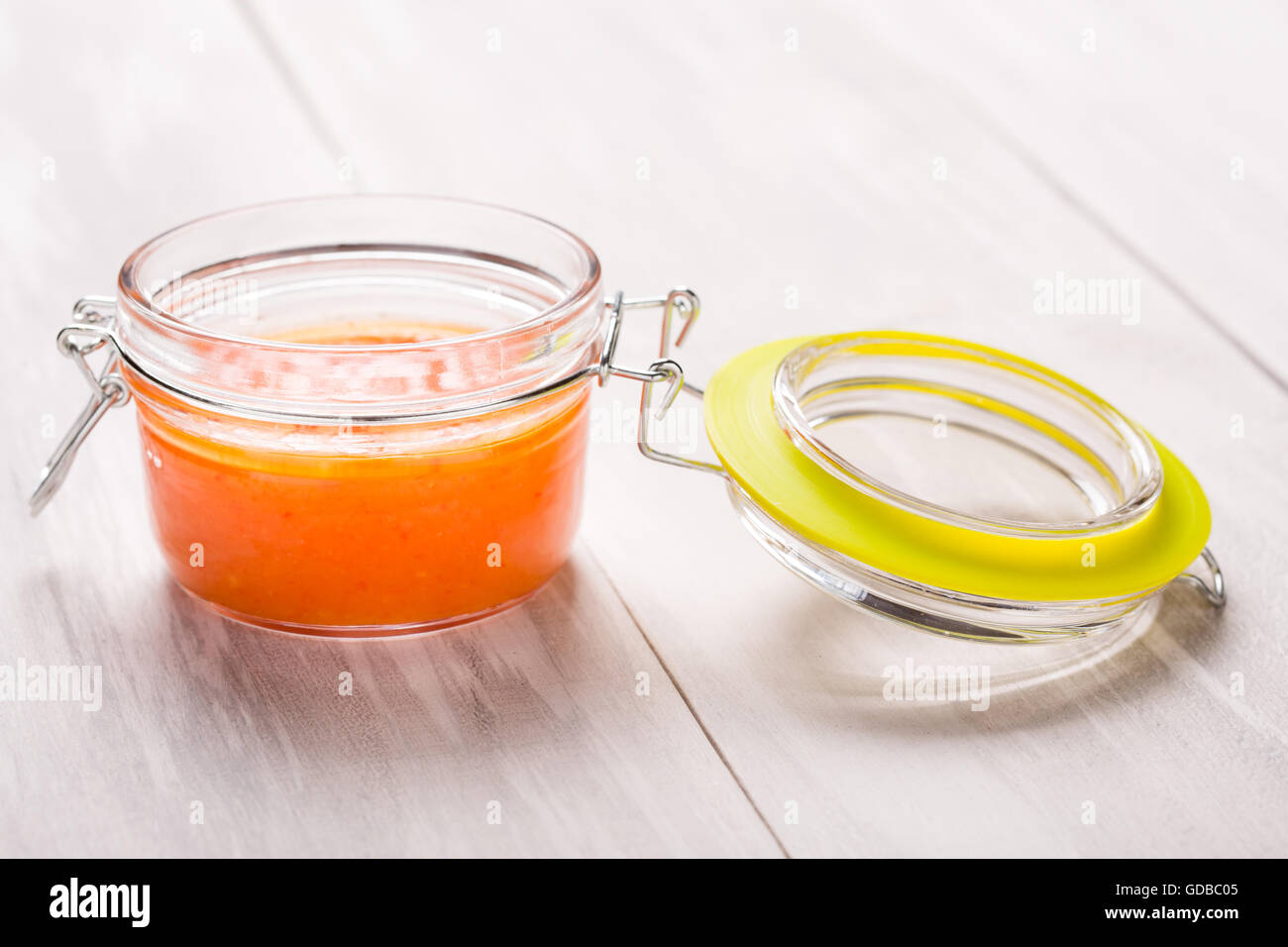 Natürliche DIY-Habanero-Ananas-Soße Stockfoto