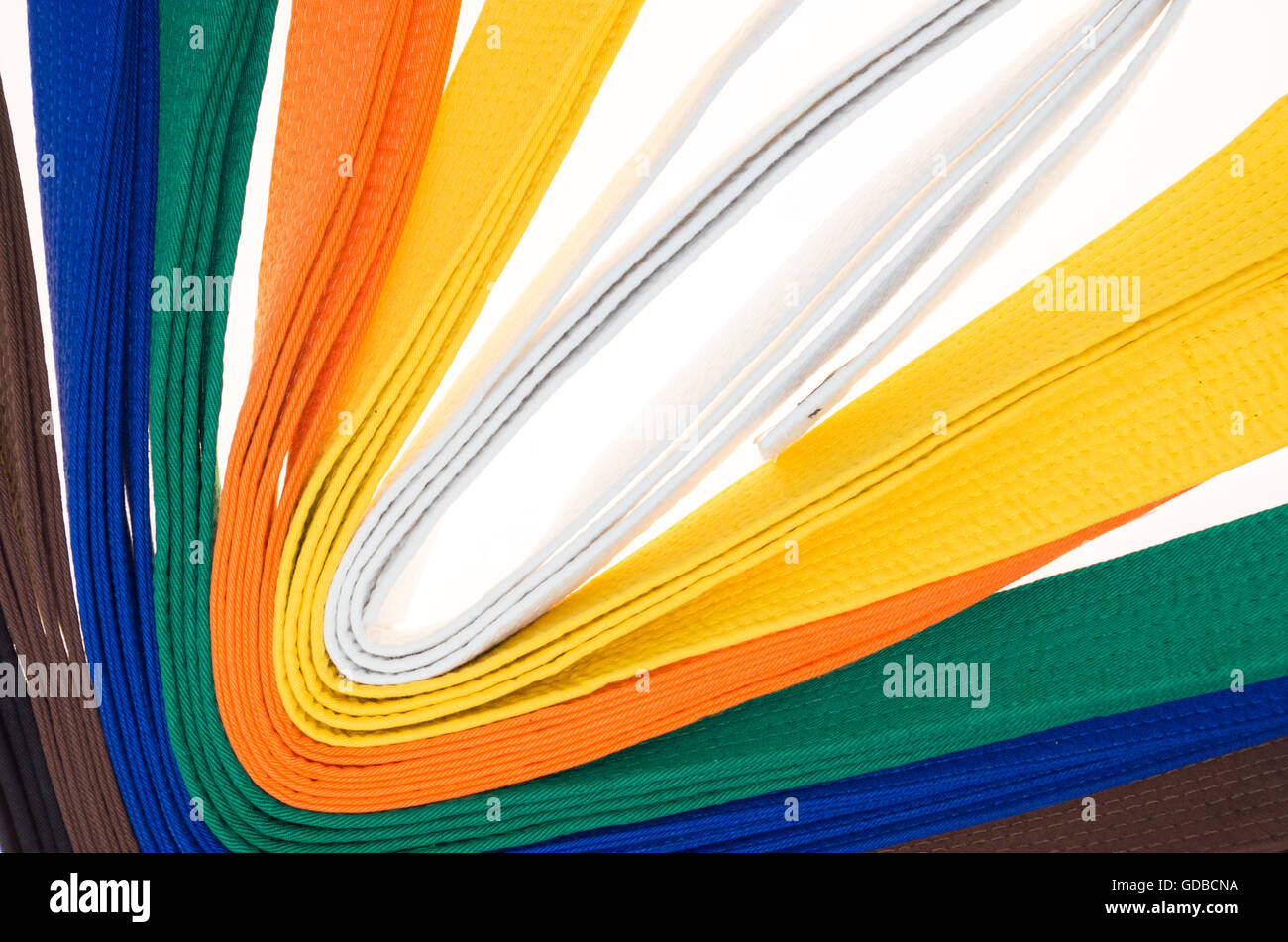 farbige Gürtel in Martial Arts und ein Teil des Judo uniform für einen fast abstrakten Hintergrund Stockfoto