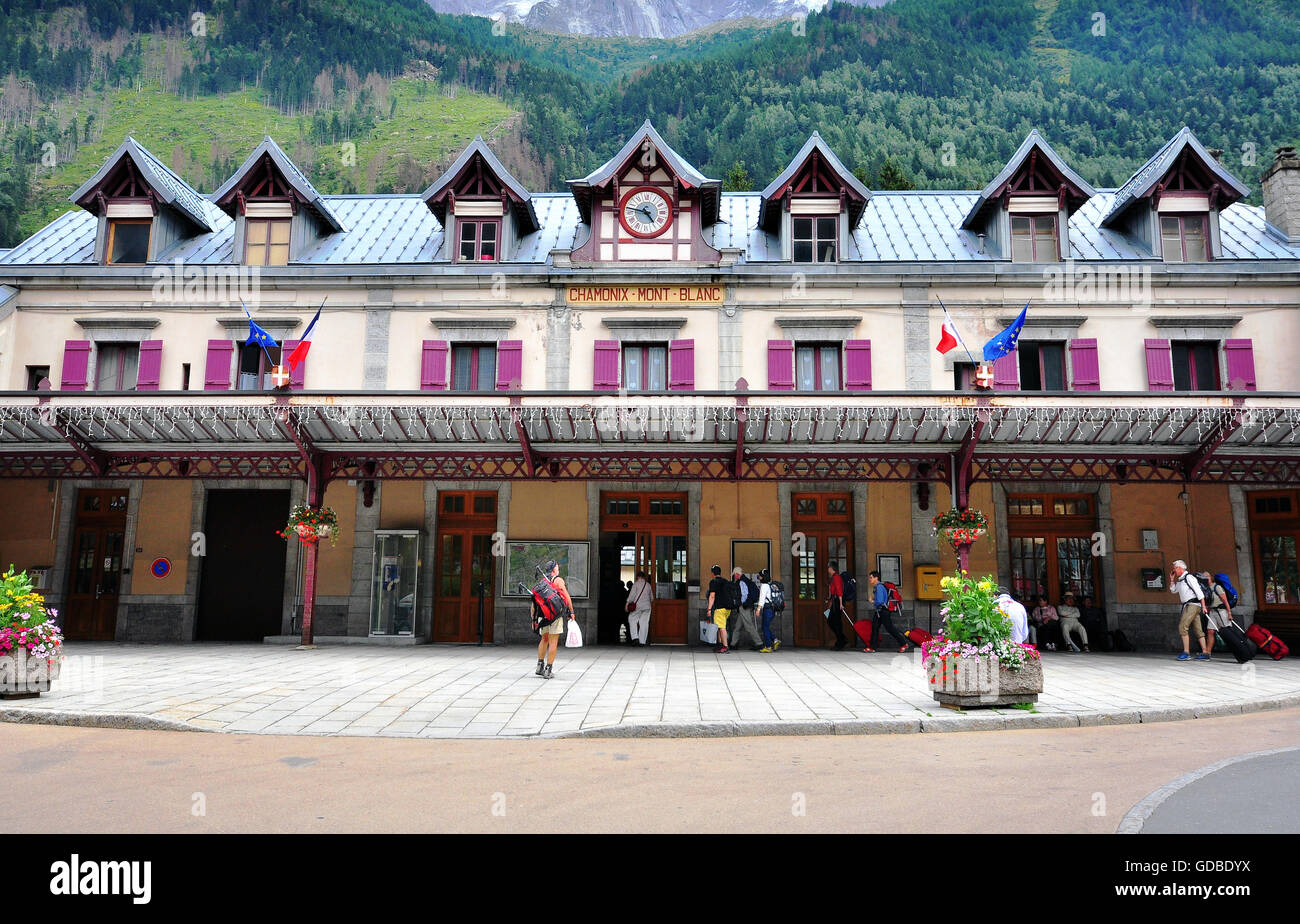 CHAMONIX, Frankreich - 31 Juli: Fassade des Bahnhofs von Chamonix am 31. Juli 2015. Chamonix ist ein berühmten Skiort Stockfoto