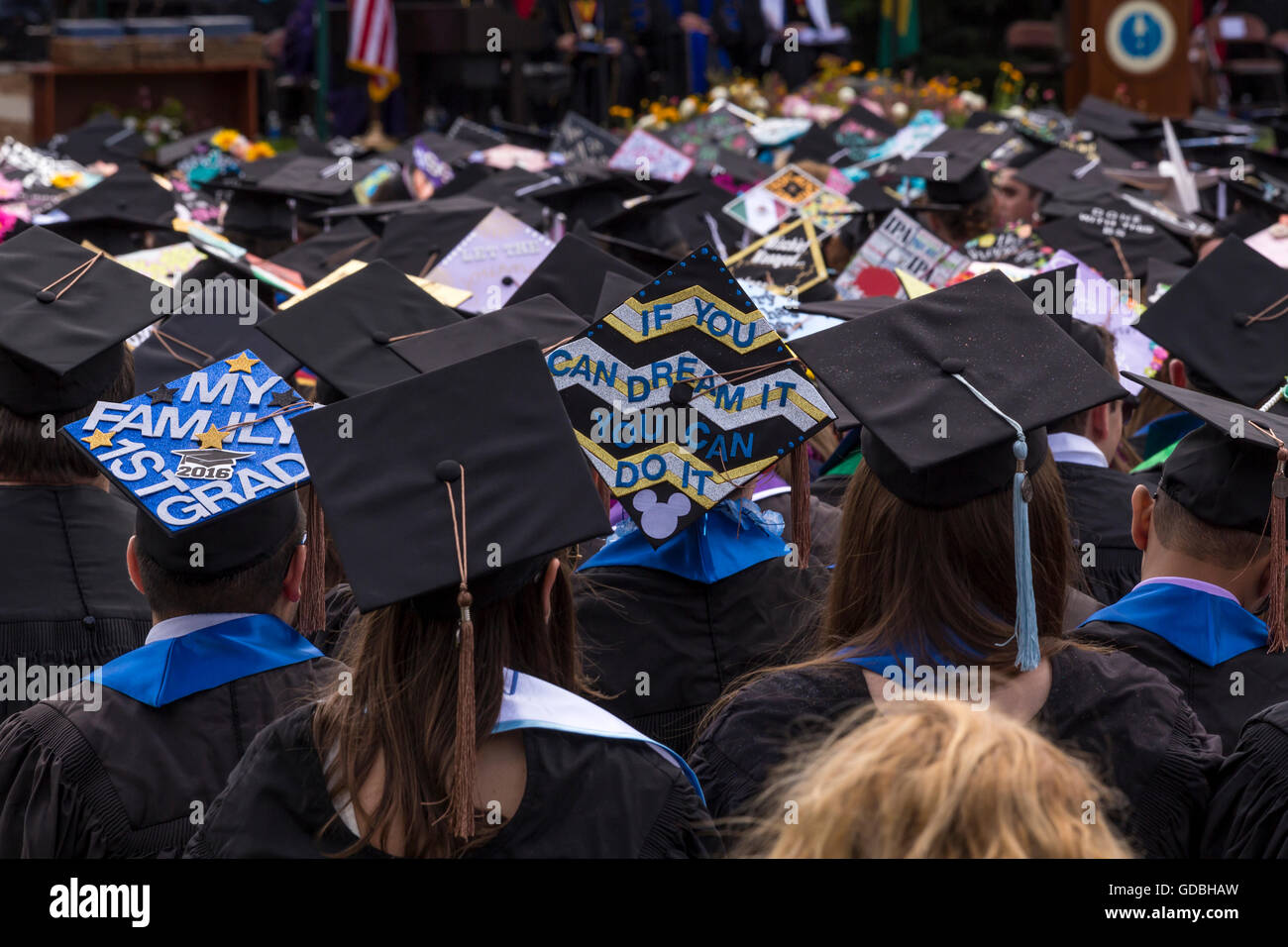 Studenten an der Abschlussfeier Zeremonie an der Sonoma State University in Rohnert Park in Sonoma County in Kalifornien Vereinigte Staaten von Amerika Stockfoto