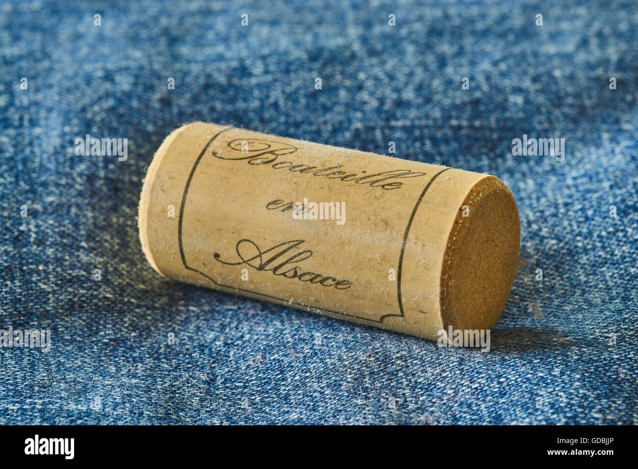 Bouteille de Elsass abgefüllt im Elsass Wein Korken aufgedruckt Stockfoto