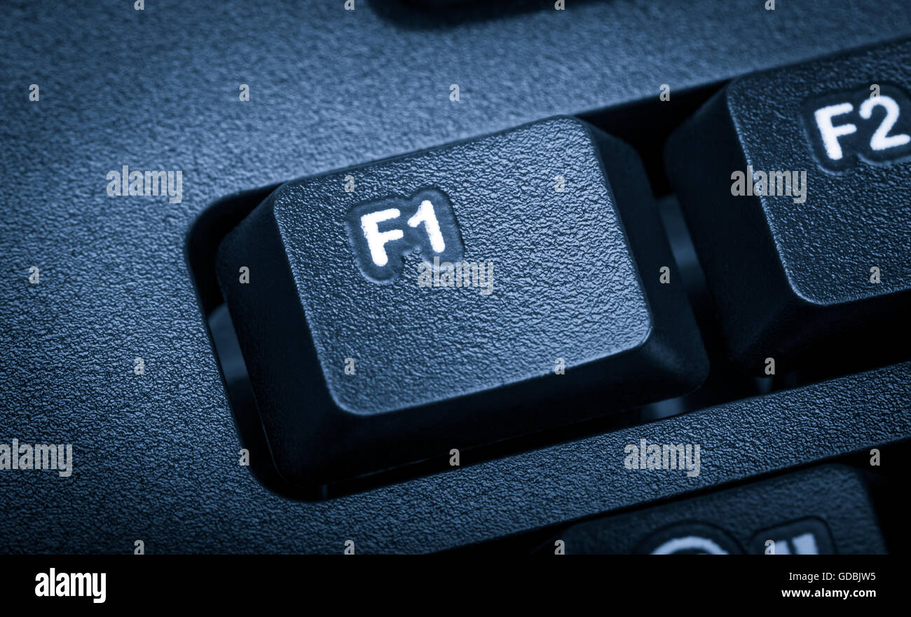 Elektronische Sammlung - Detail schwarz Computer-Tastatur. Der Fokus auf F1-Taste. Muskelaufbau ist blau. Stockfoto