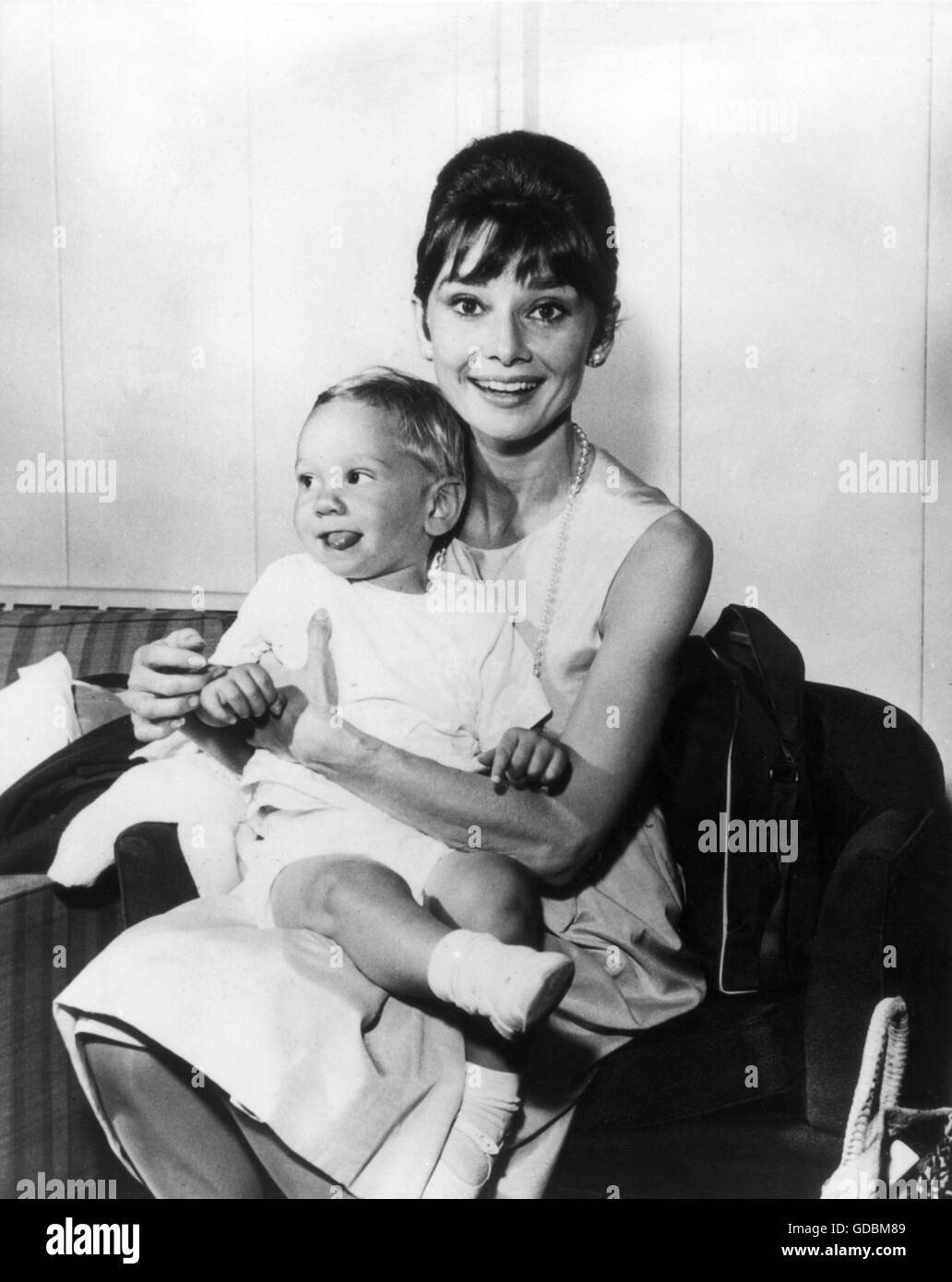 Hepburn, Audrey, 4.5.1929 - 20.1.1993, britische Schauspielerin, mit Sohn Dean, New York, City, 1961, Stockfoto